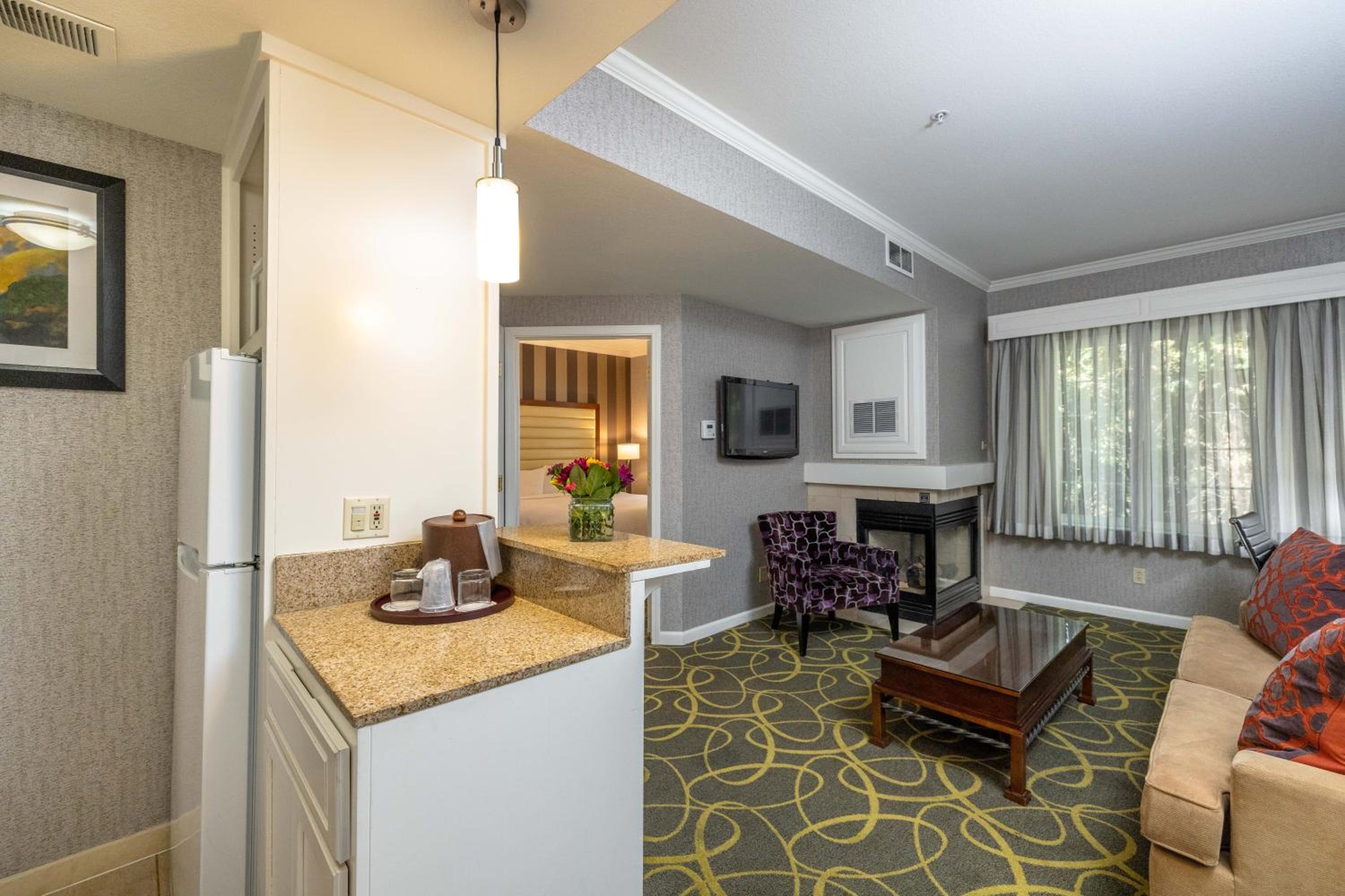 King Suite with Fireplace - Non-Smoking - Photo 1