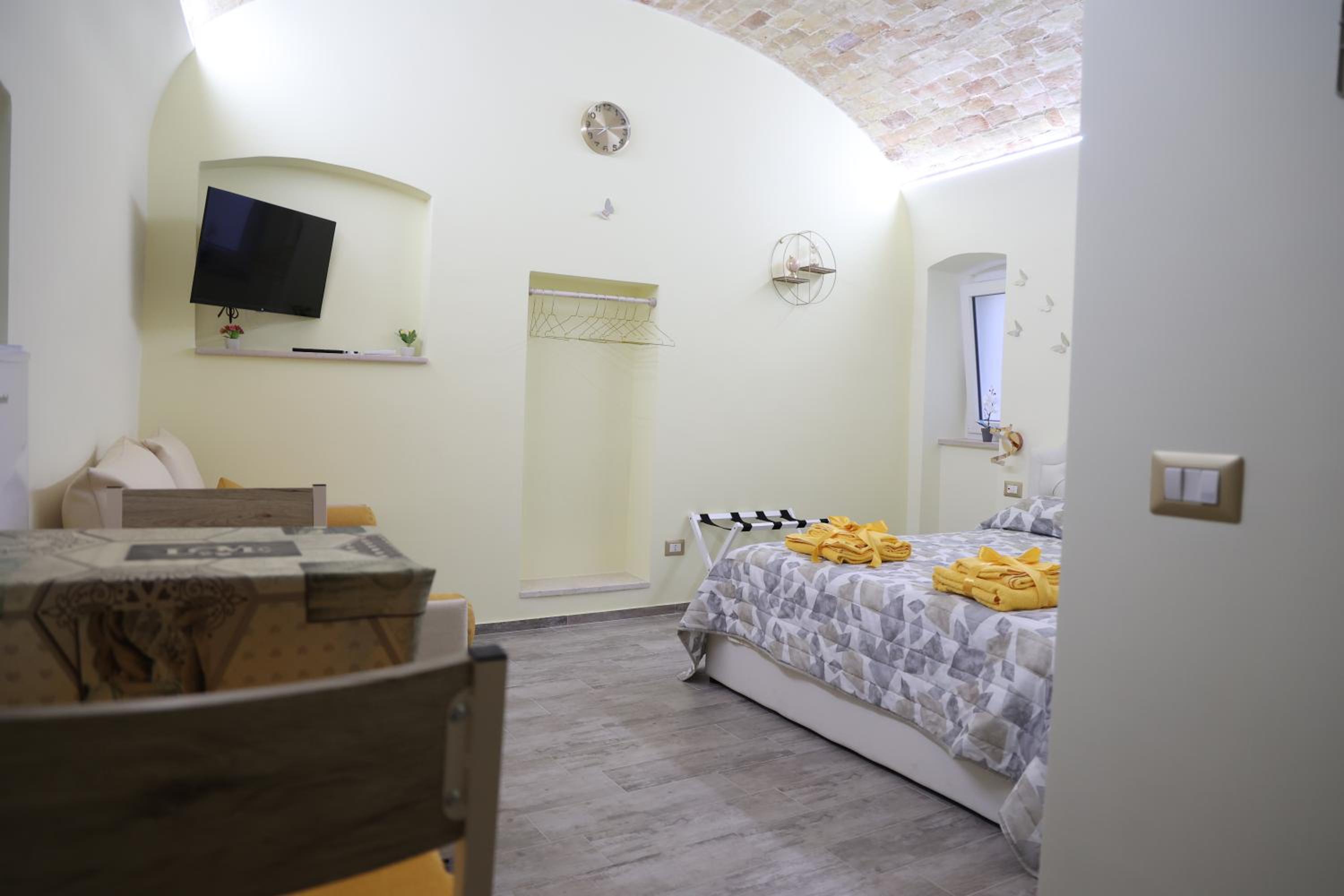 Deluxe Quadruple Room - Photo 6