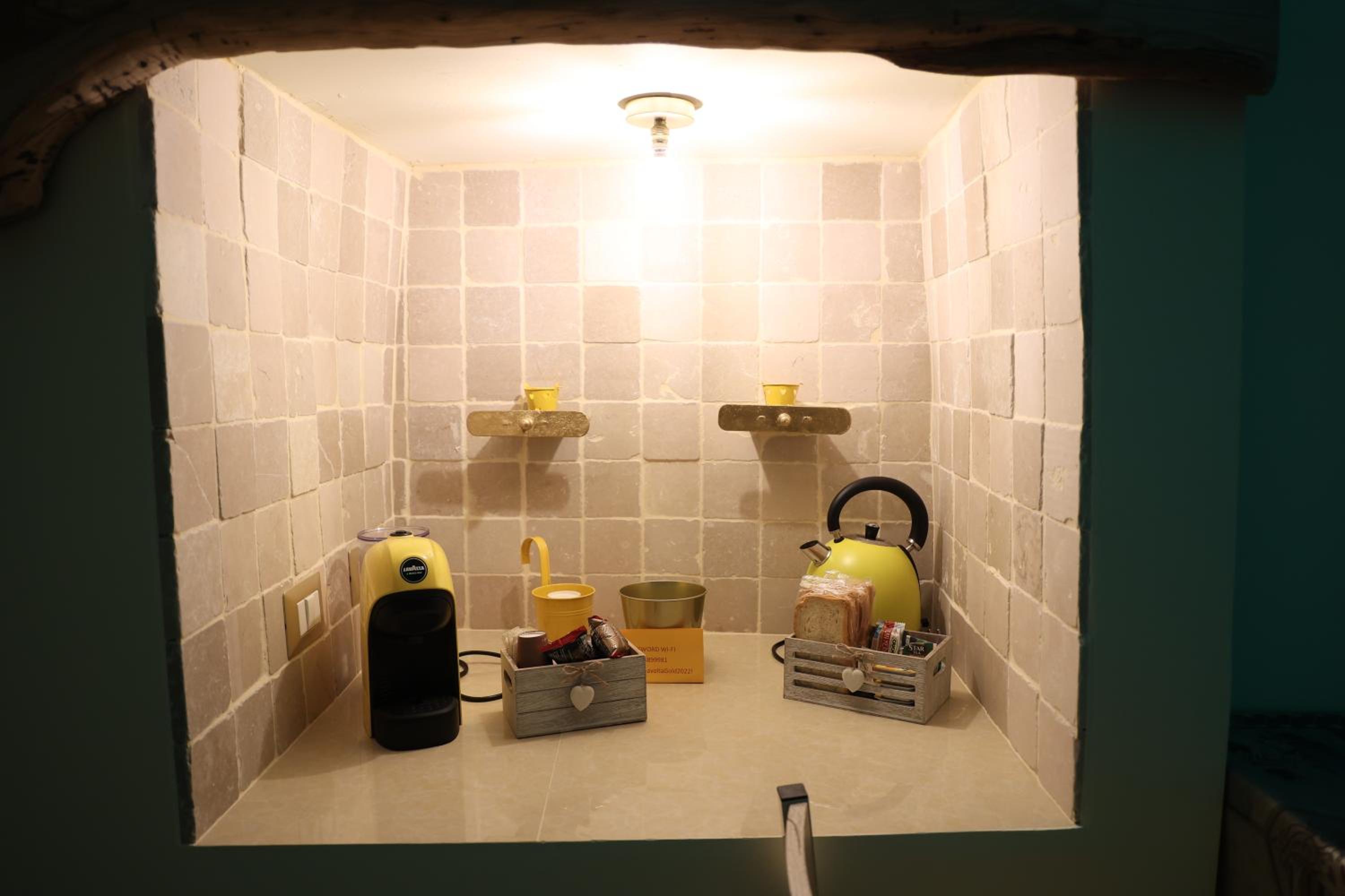 Deluxe Quadruple Room - Photo 9