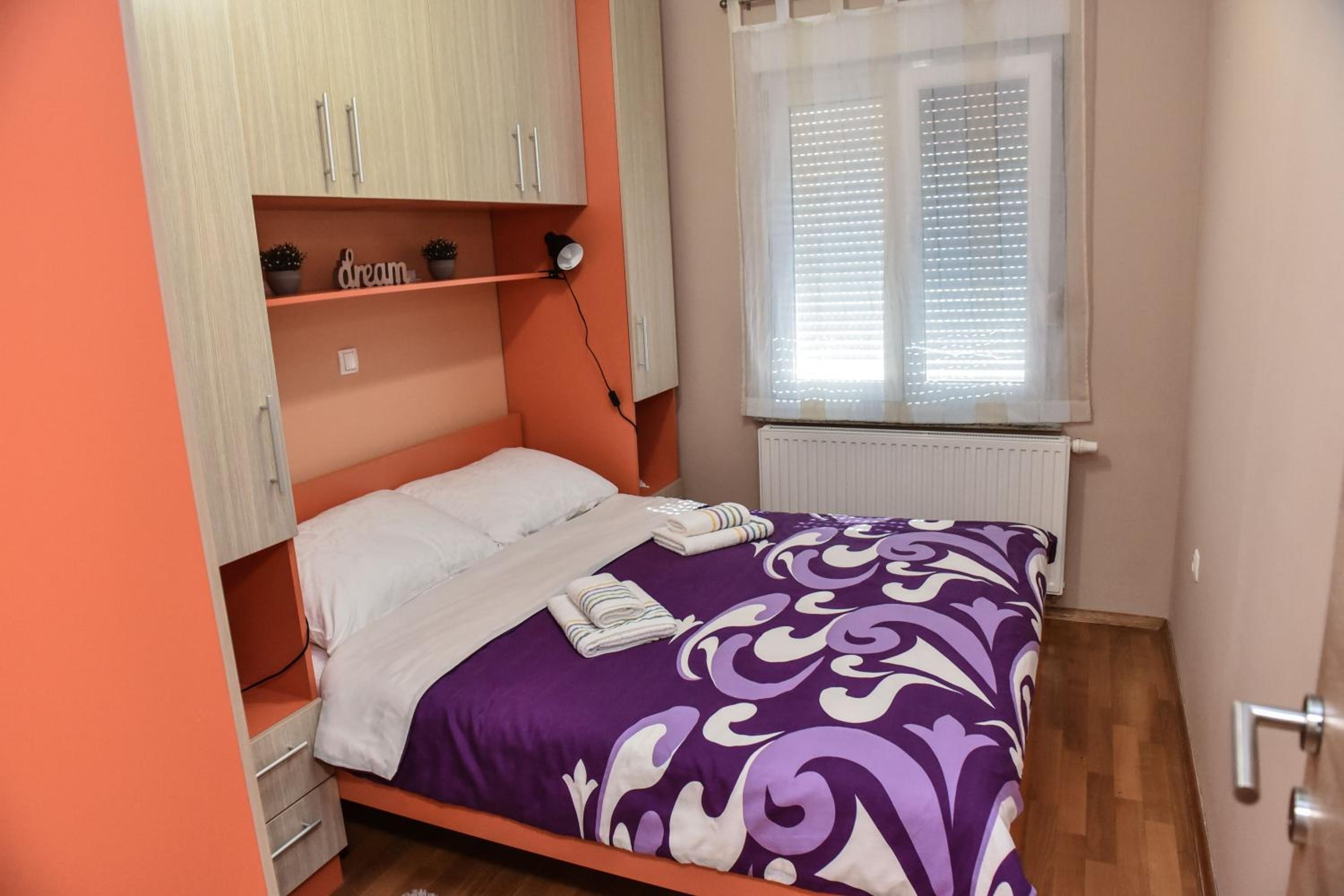 One-Bedroom Apartment photo 1