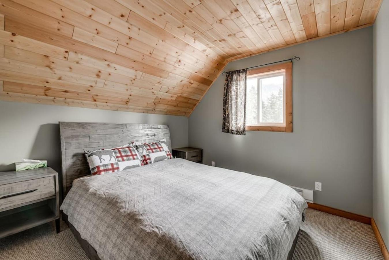 Four-Bedroom House photo 2