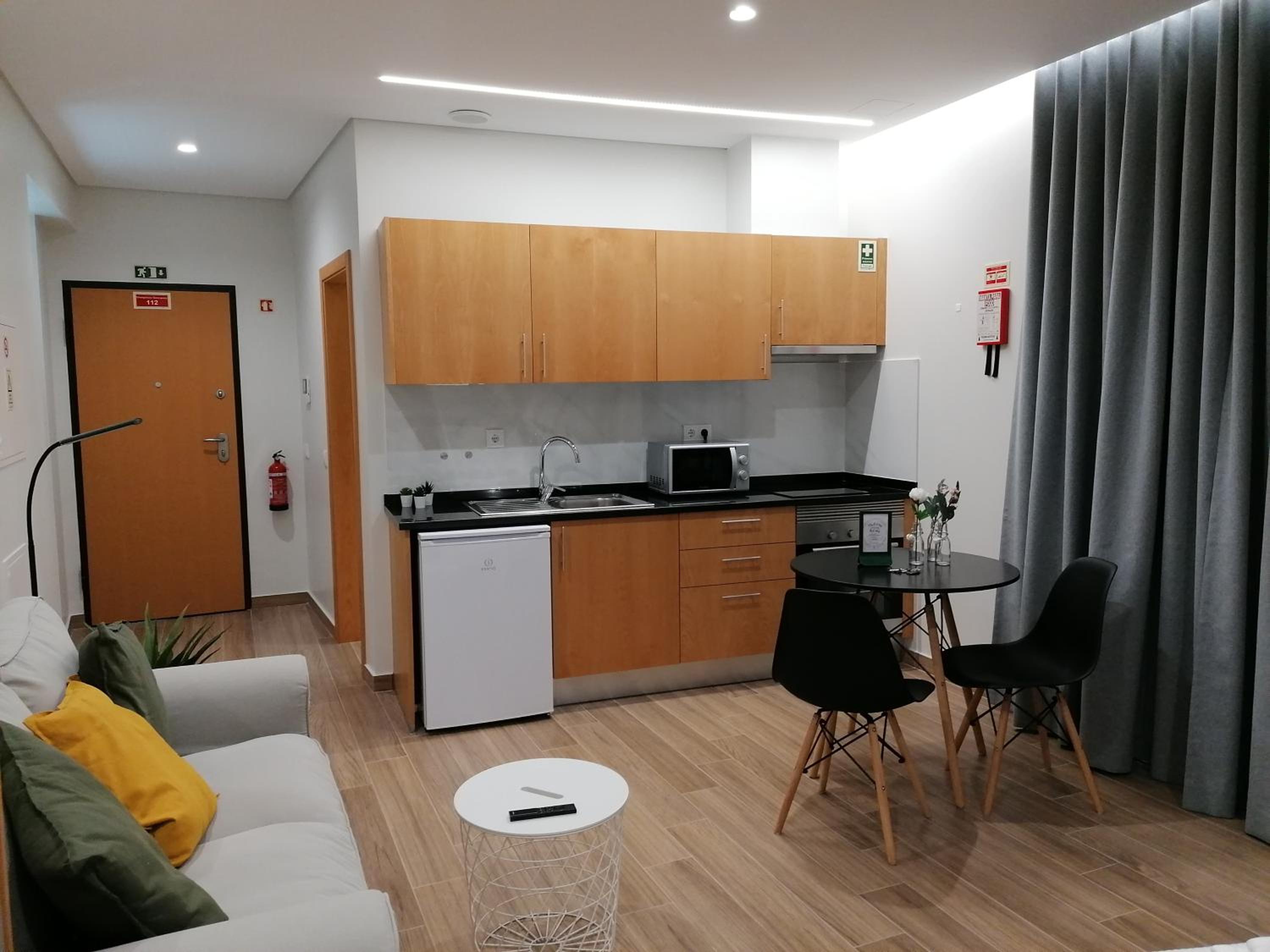 Studio Apartment - Photo 2