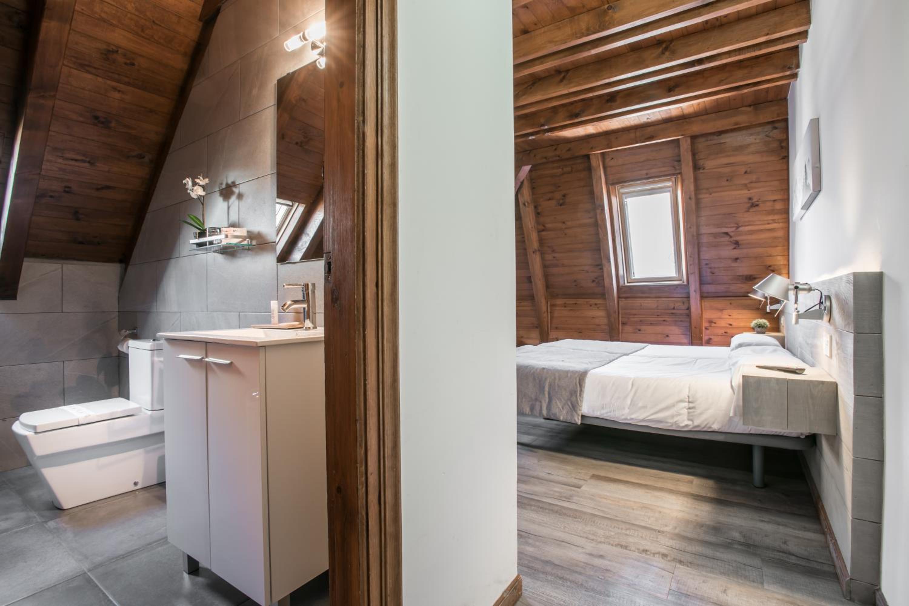 Twin Room with Extra Bed photo 3