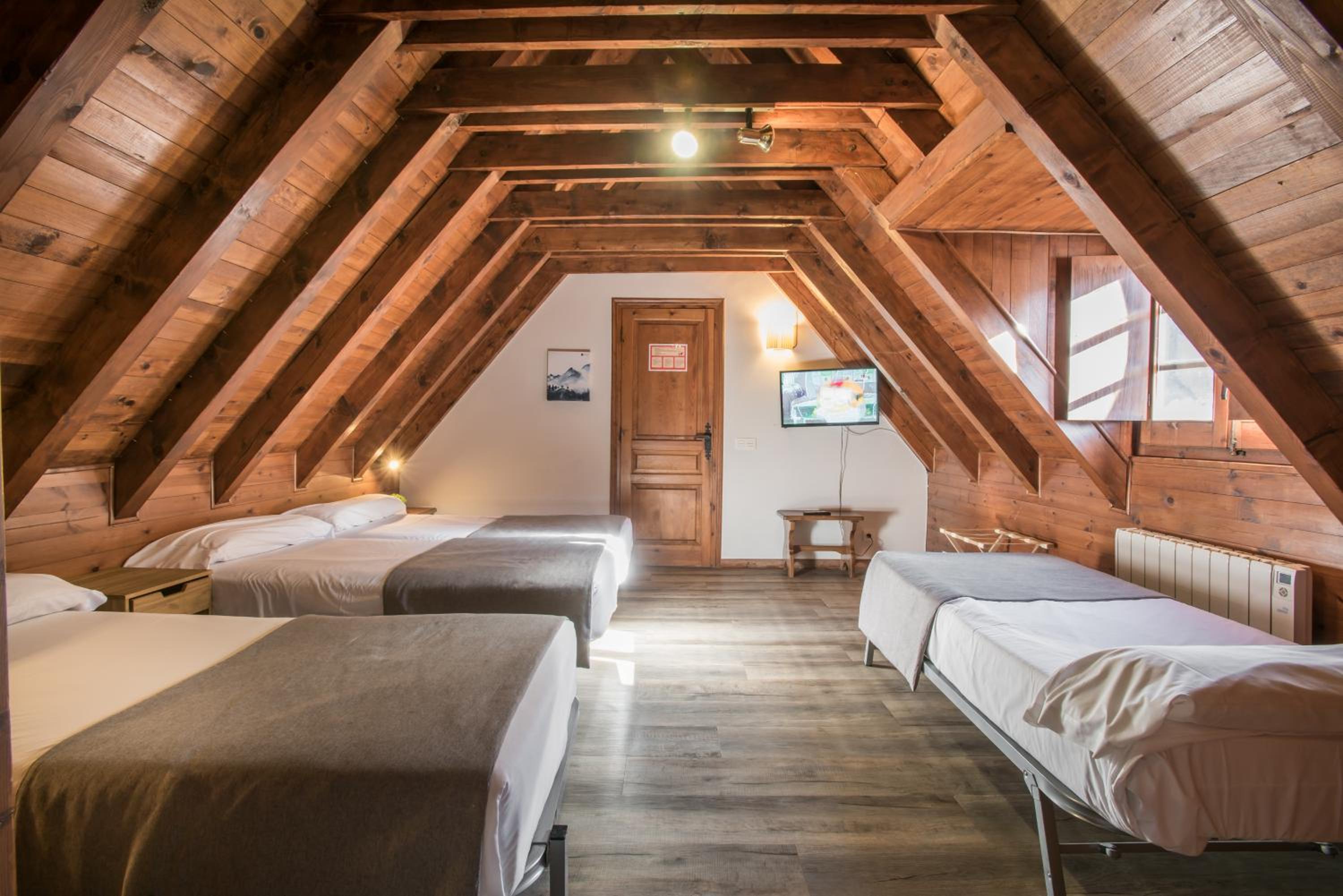 Quadruple Room - Photo 3