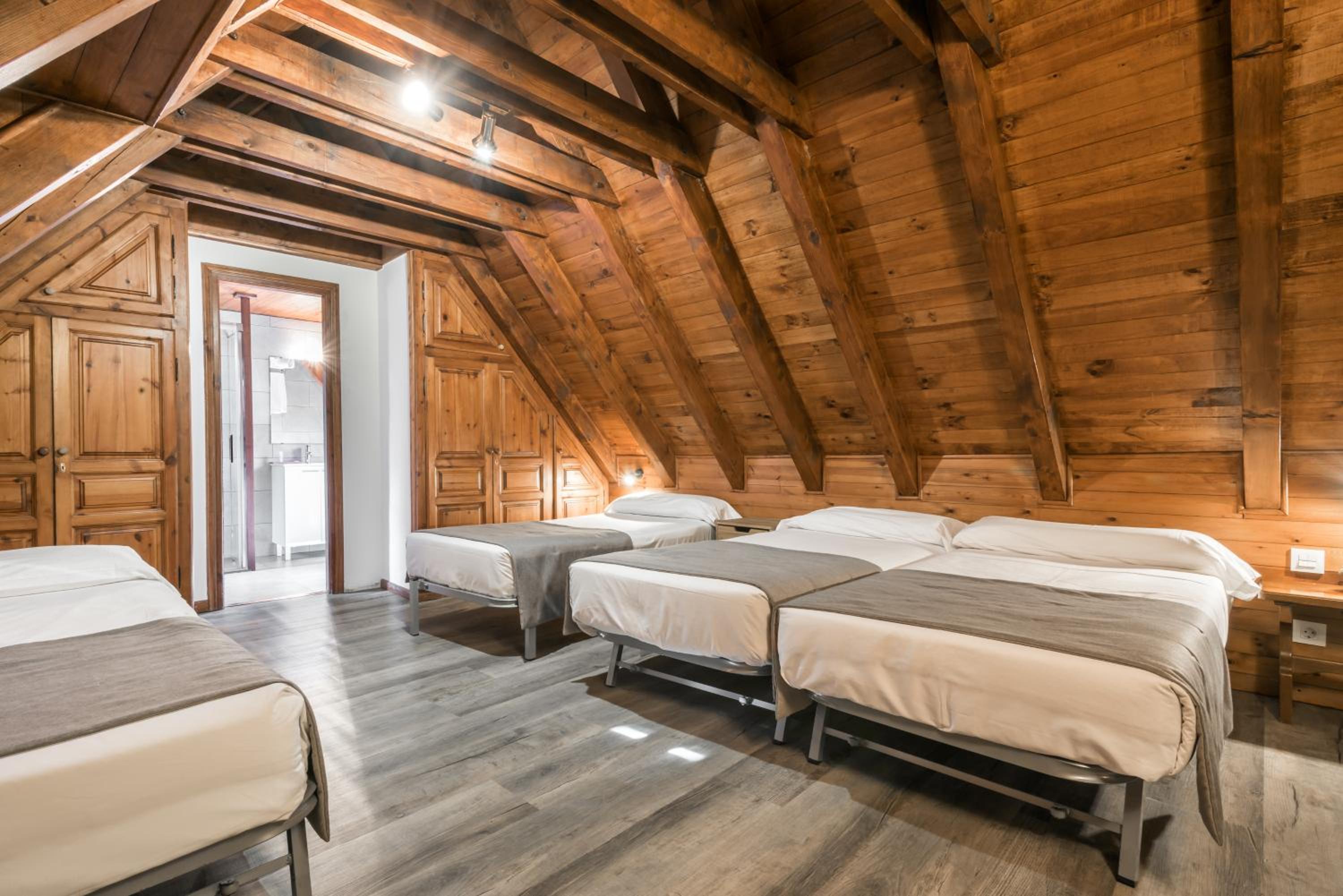Quadruple Room - Photo 4