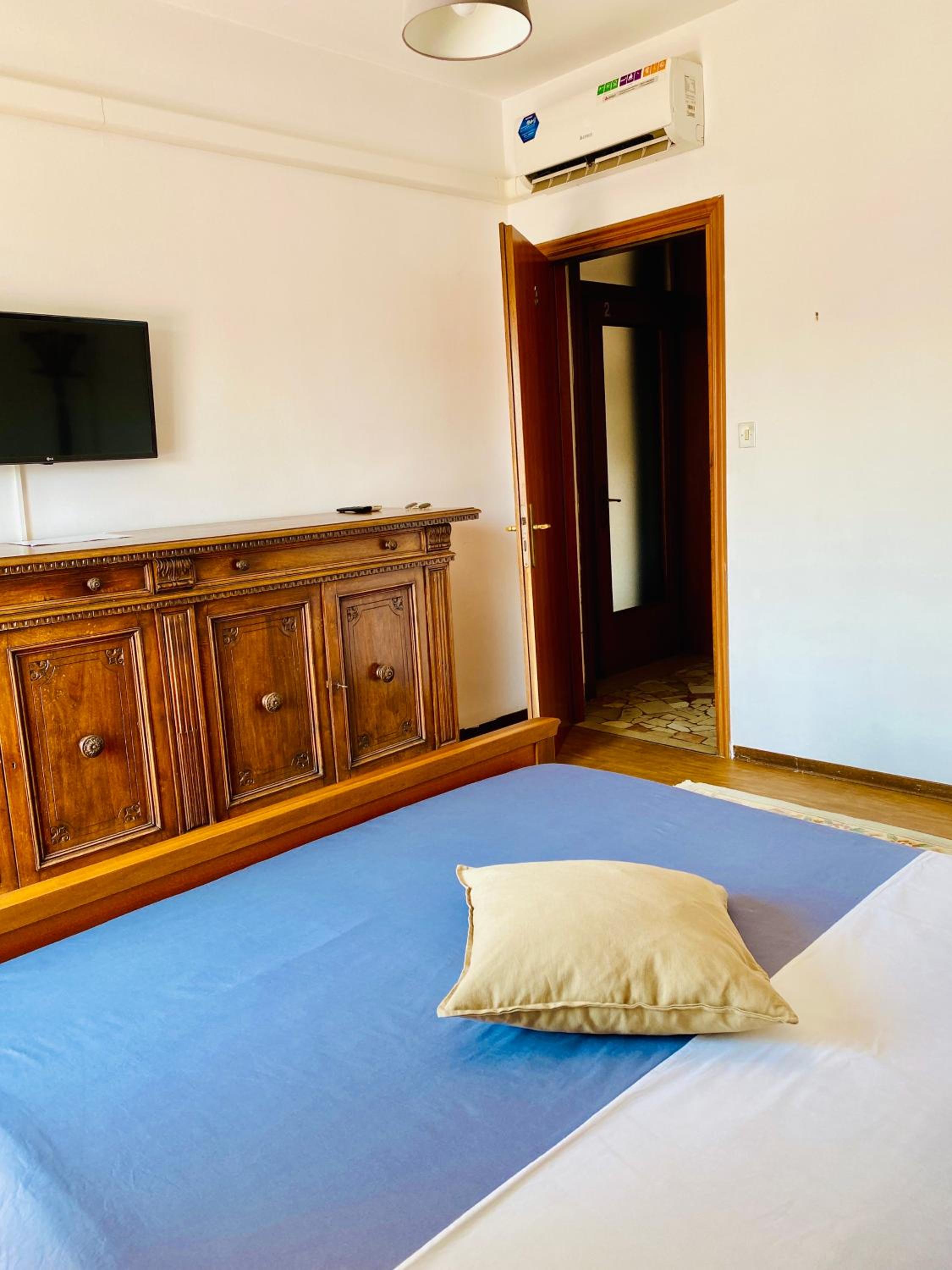 Double Room With Extra Bed photo 2