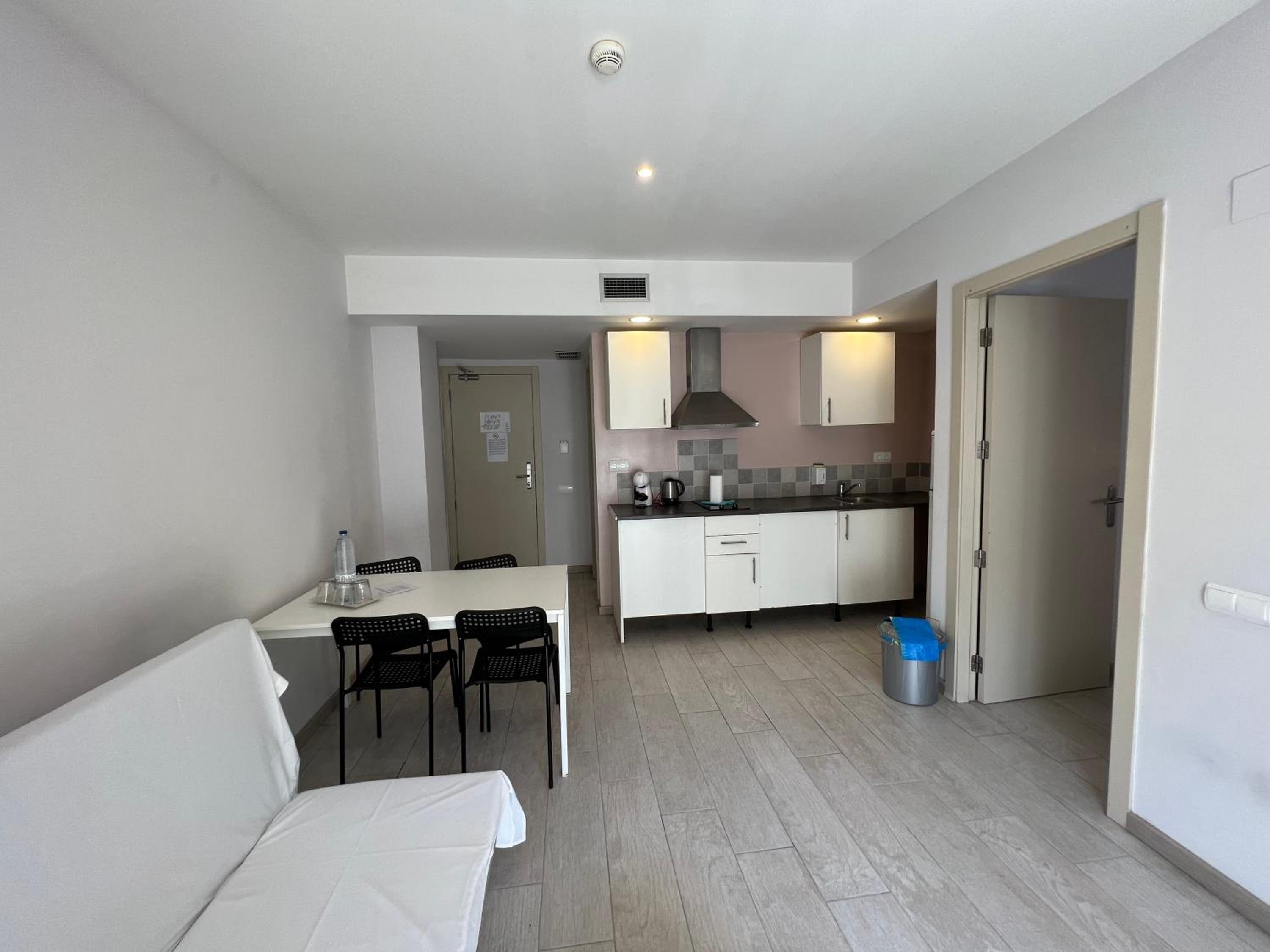 Apartment with Balcony photo 3