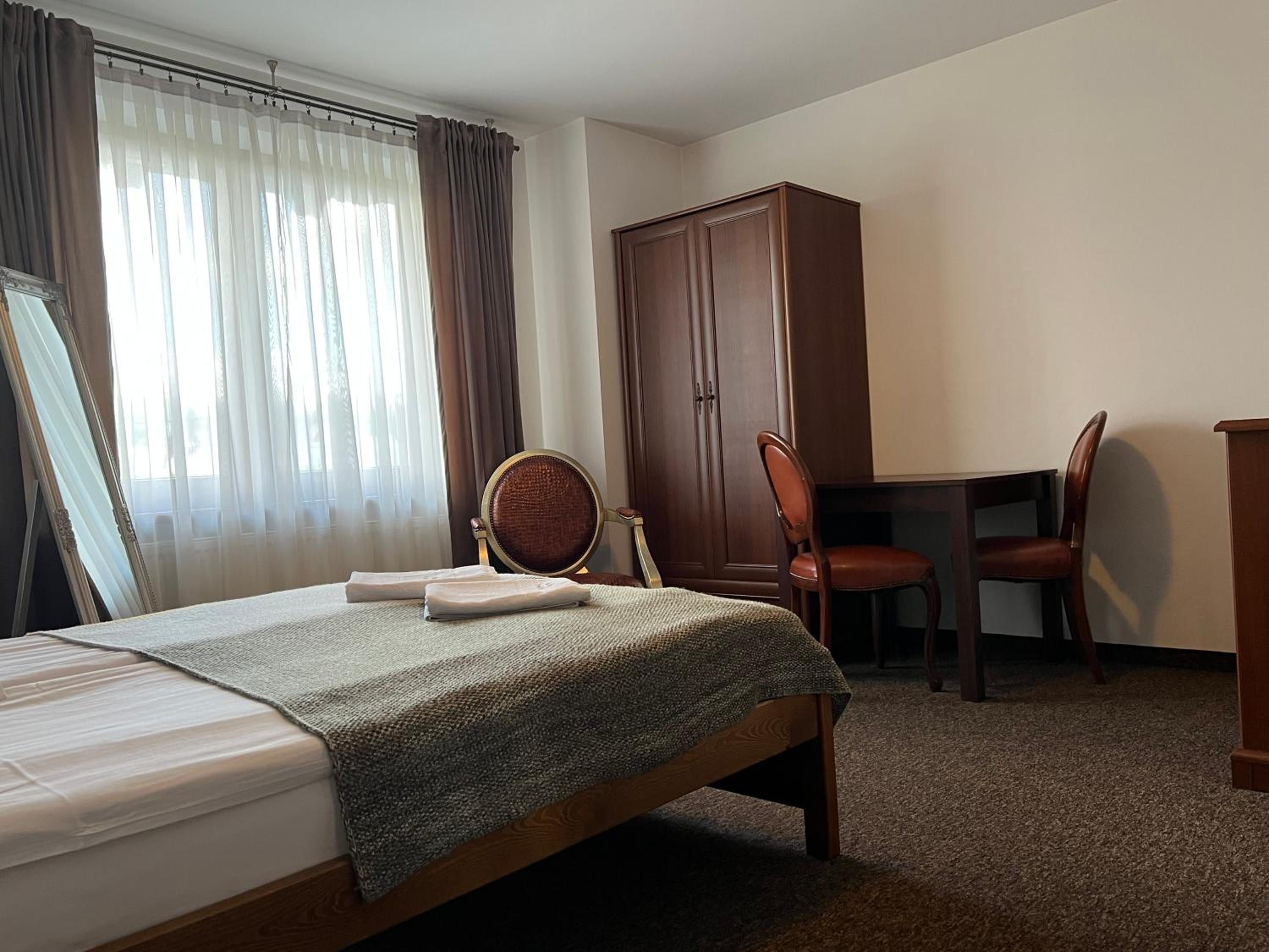 Double or Twin Room photo 3