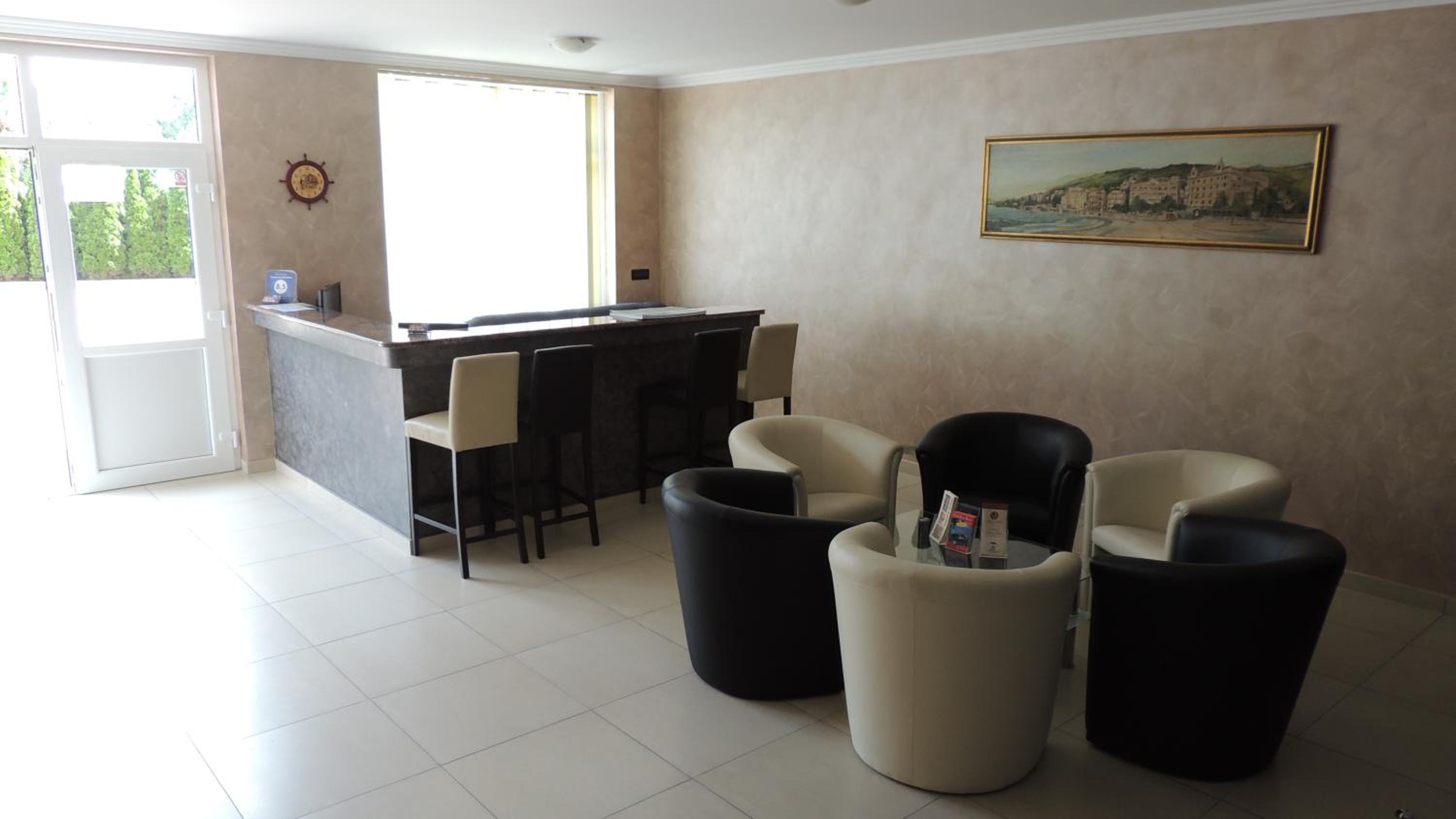 One-Bedroom Apartment - Photo 11