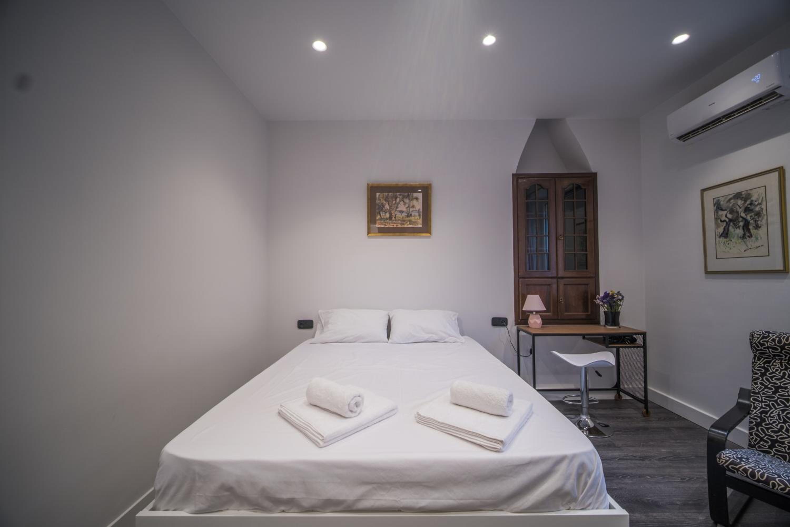 Studio Apartment photo 3