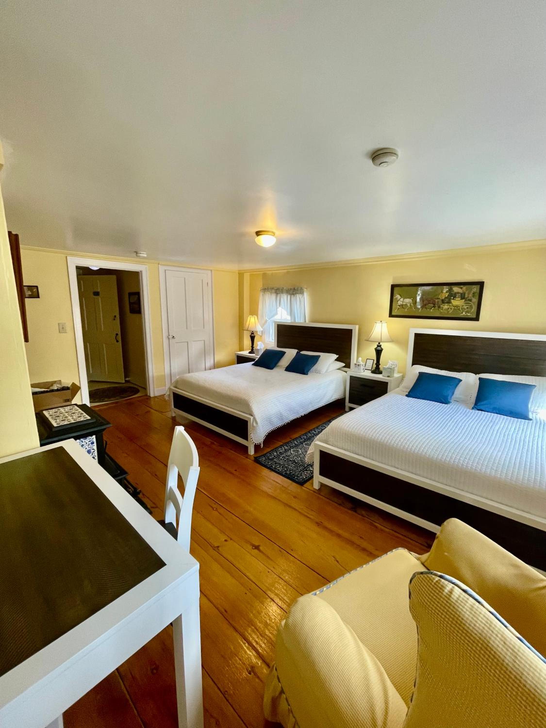 Double and Twin Room - Hale photo 3