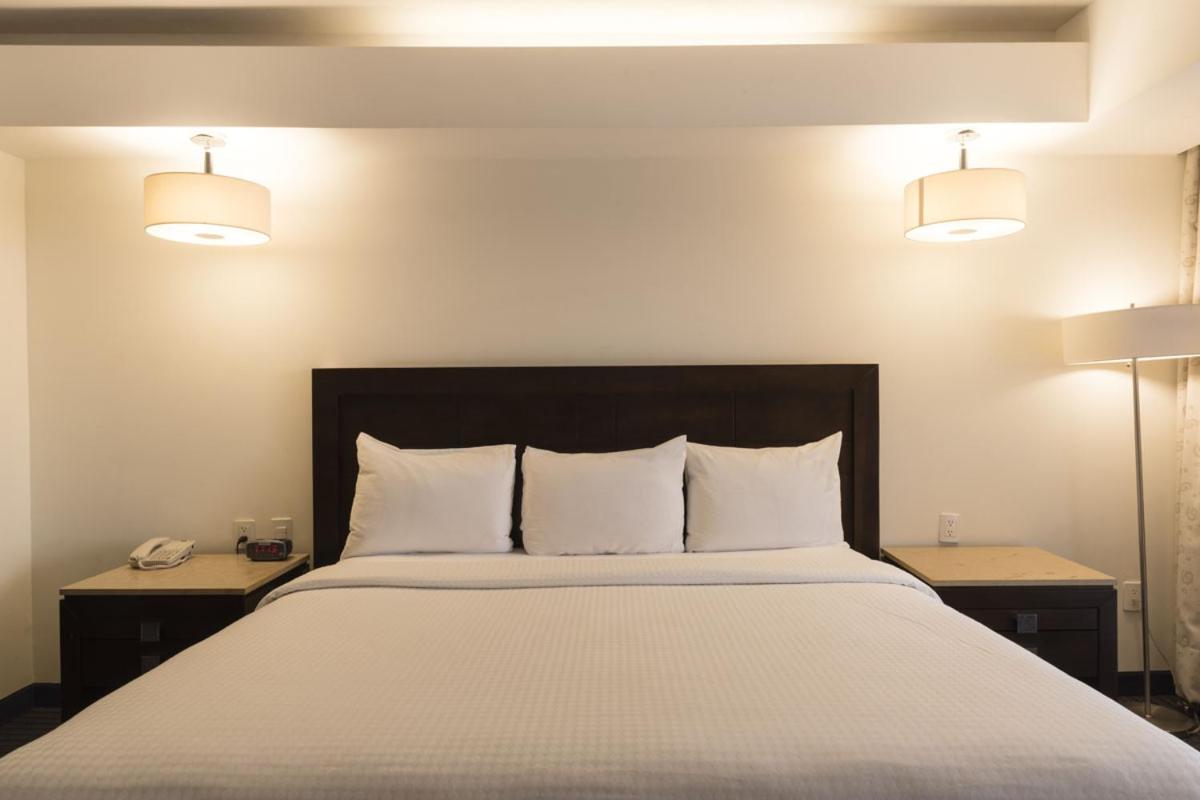 Deluxe King Room - Photo 4