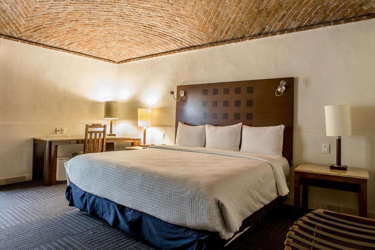 Deluxe King Room - Photo 1