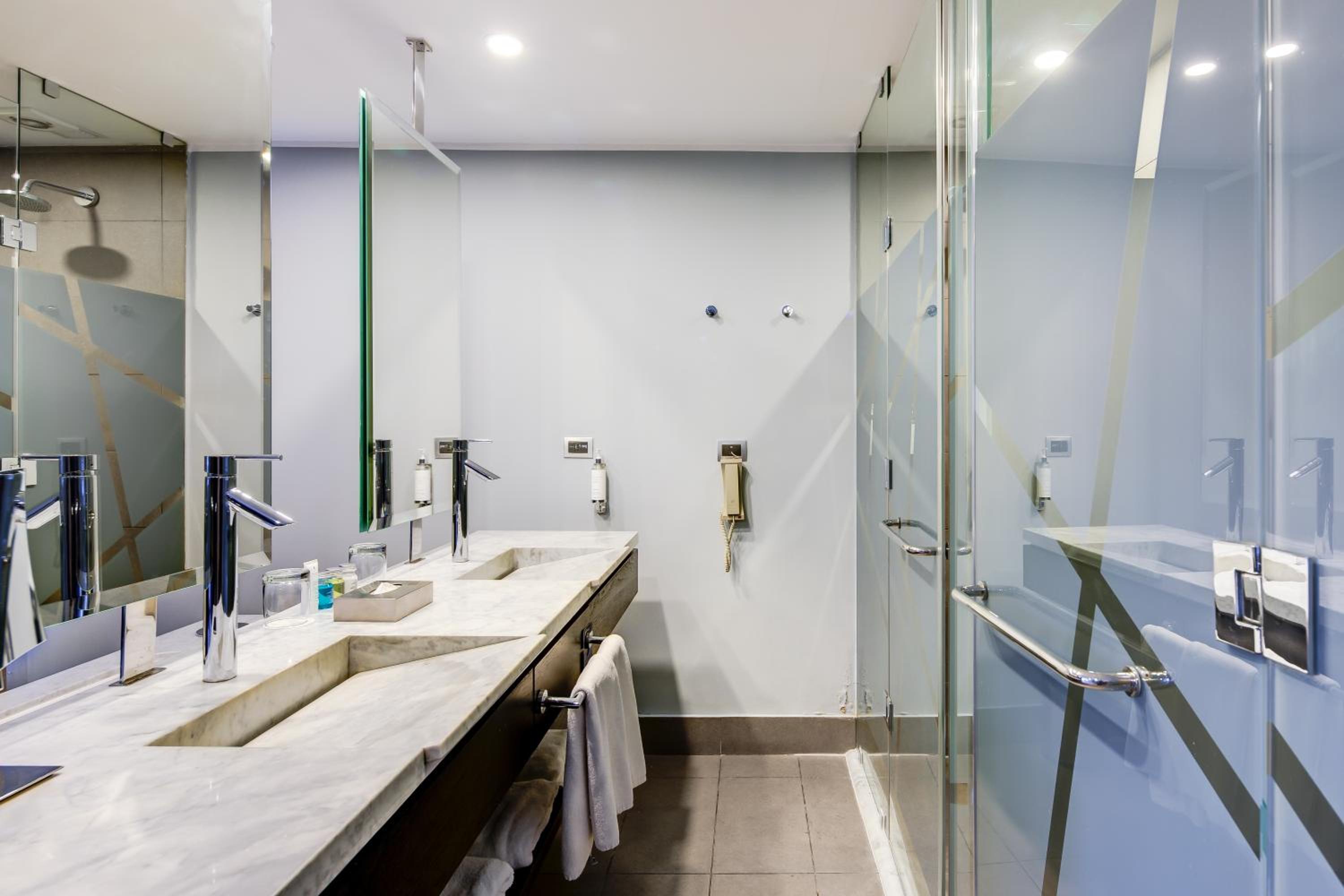 Junior King Suite with Jetted Tub - Non-Smoking - Photo 5