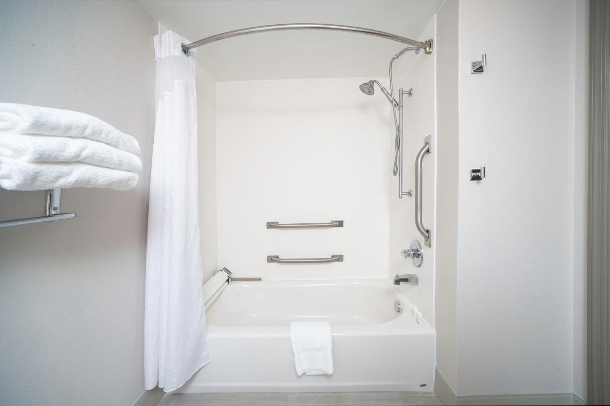 King Room - Mobility Access/Hearing Accessible - Photo 8