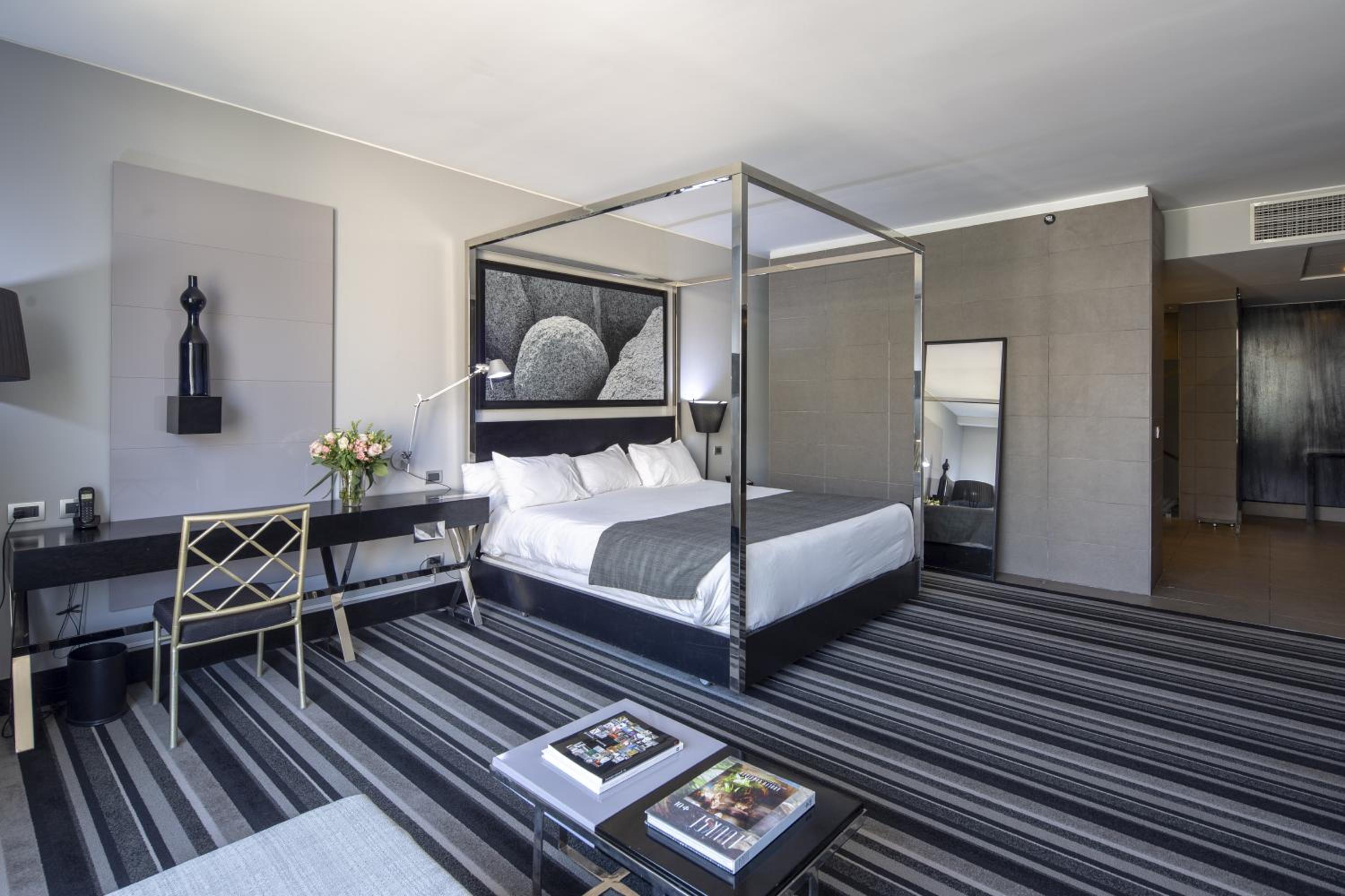 Junior King Suite with Jetted Tub - Non-Smoking - Photo 3