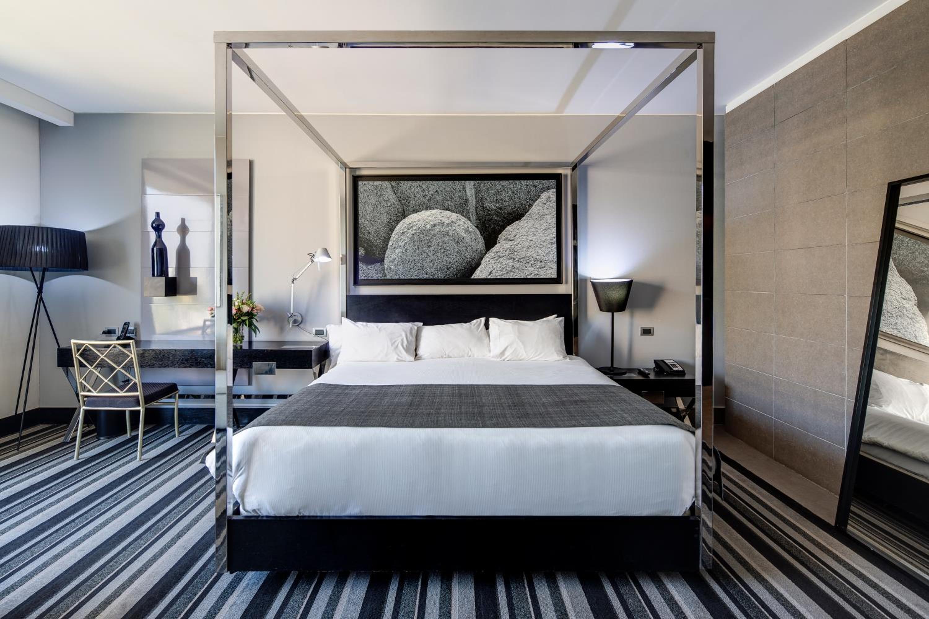 Junior King Suite with Jetted Tub - Non-Smoking - Photo 2