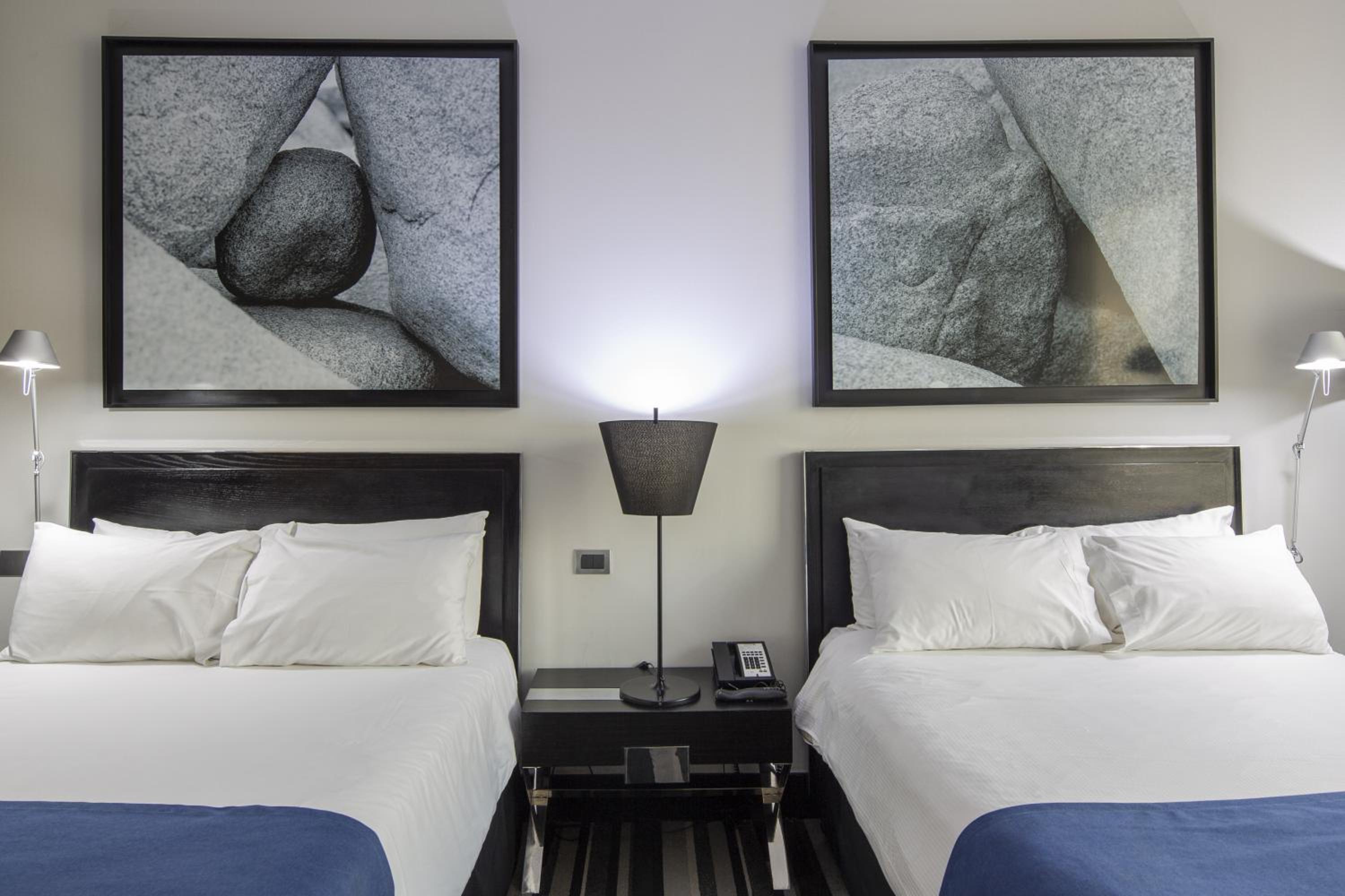 Double Room with Two Double Beds - Non-Smoking - Photo 6