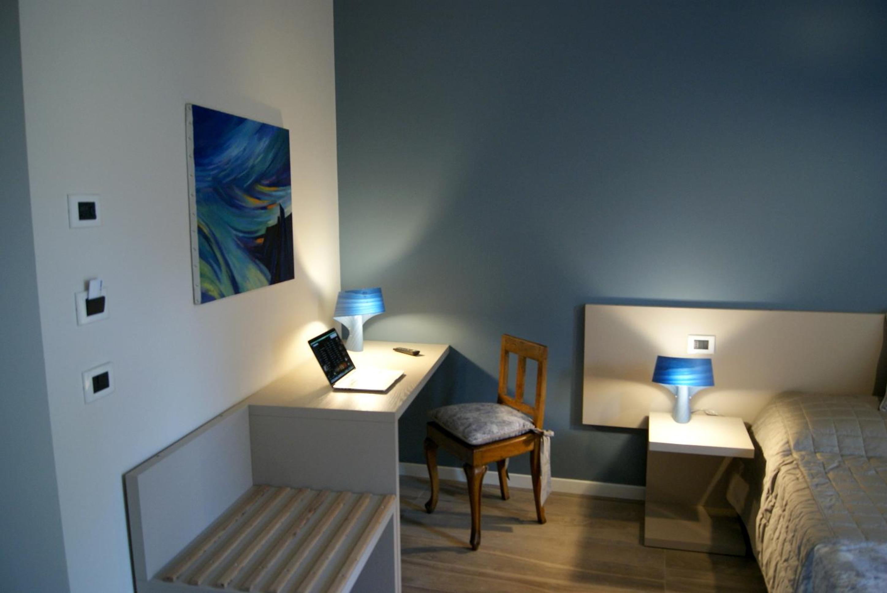 Double or Twin Room with Balcony - Photo 4