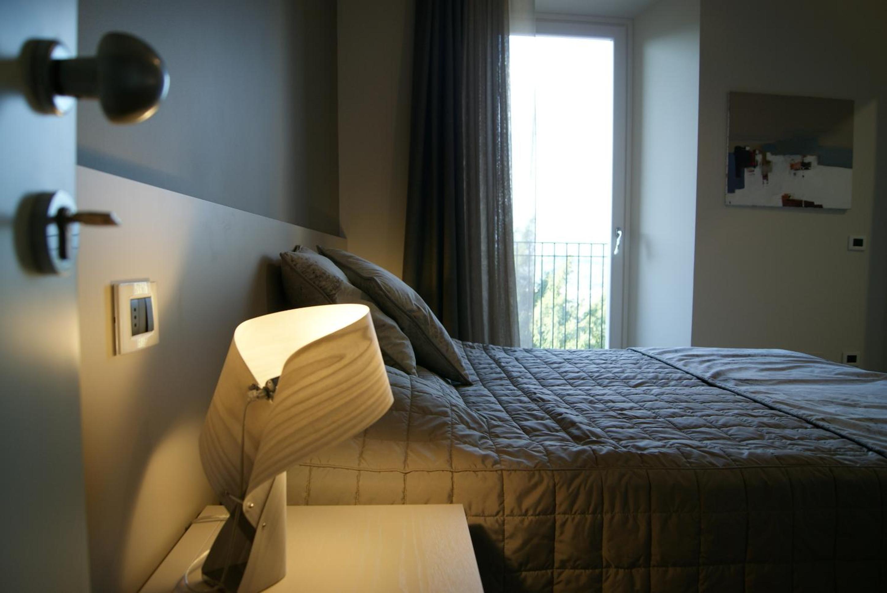 Double or Twin Room with Balcony - Photo 8