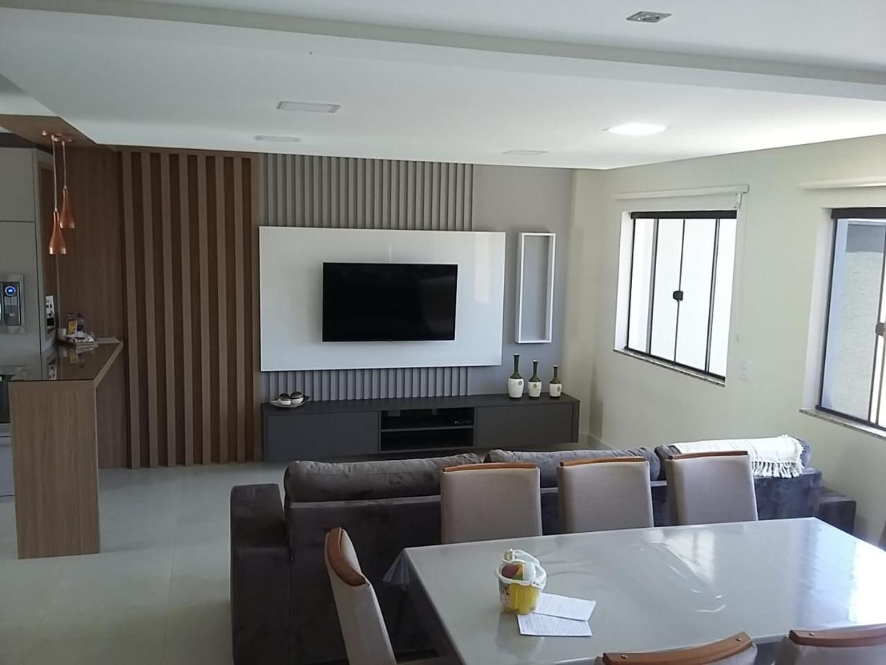 Five-Bedroom House photo 1