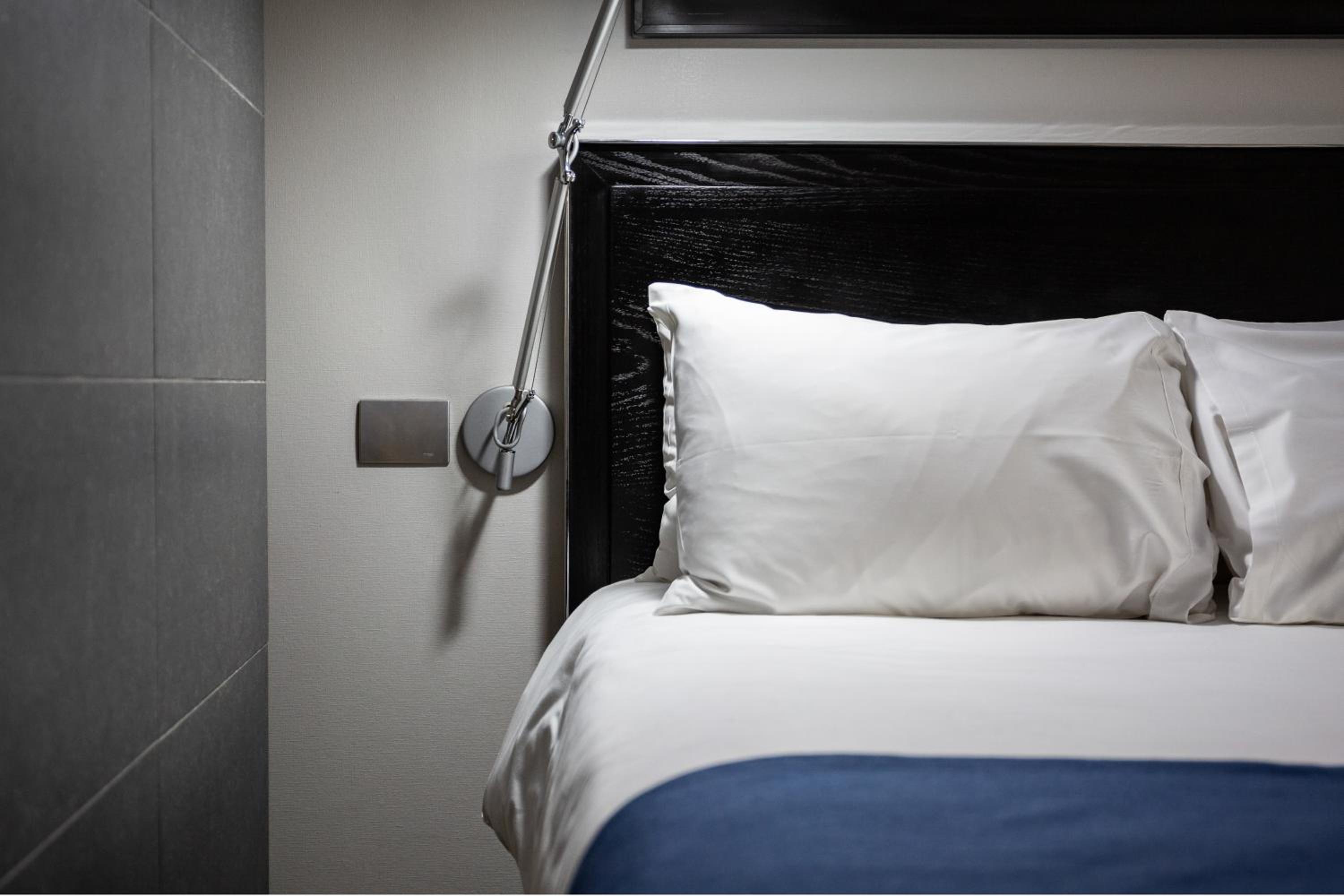 Double Room with Two Double Beds - Mobility Access/Non-Smoking photo 3