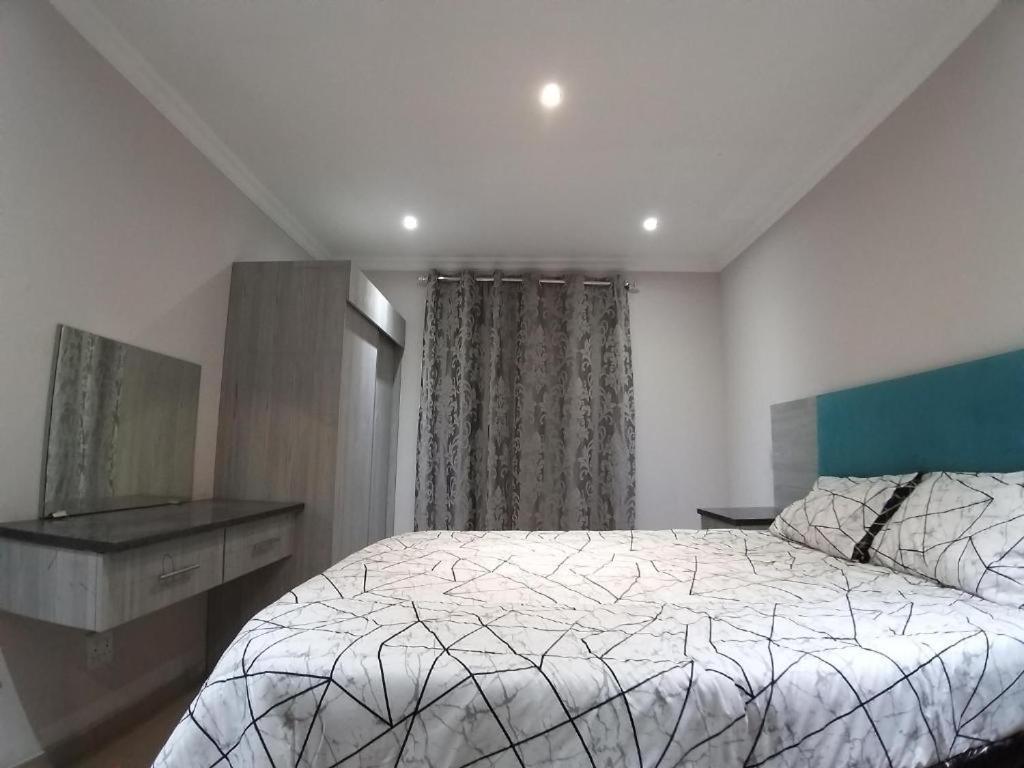 Three-Bedroom Chalet - Photo 2