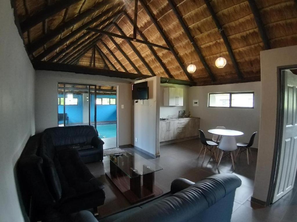 Villa with Private Pool - Photo 7