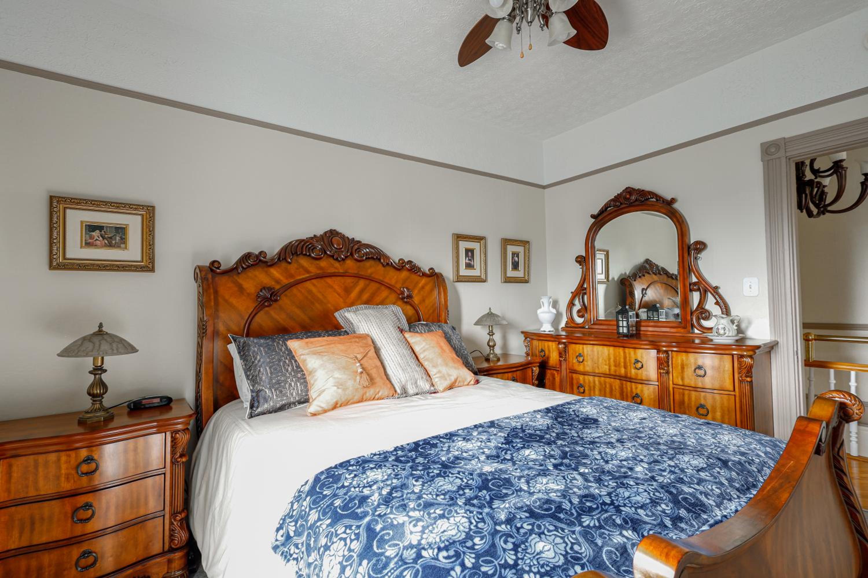 Standard Queen Room