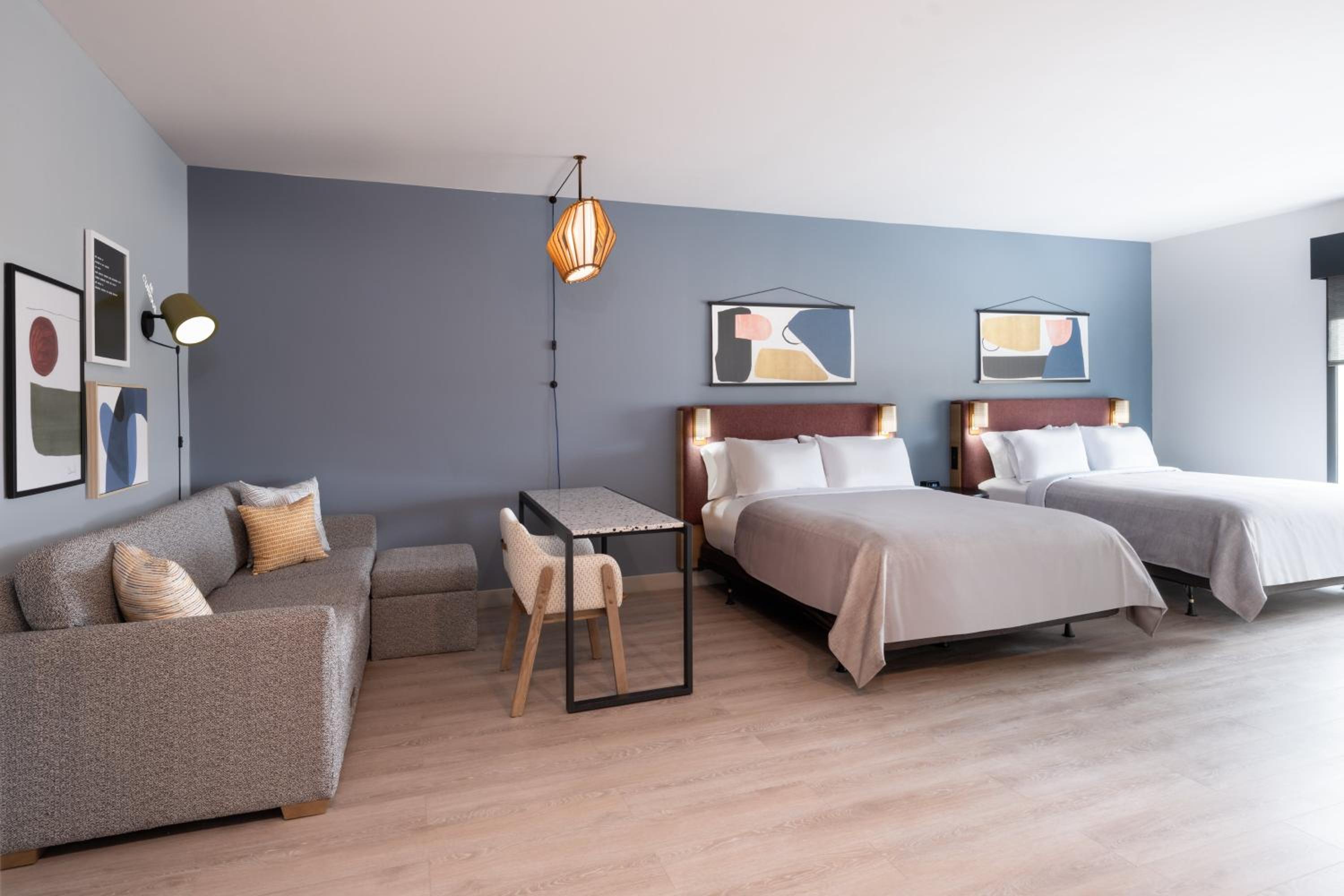 Queen Studio Suite with Two Queen Beds - Mobility Access Tub/Non-Smoking - Photo 5
