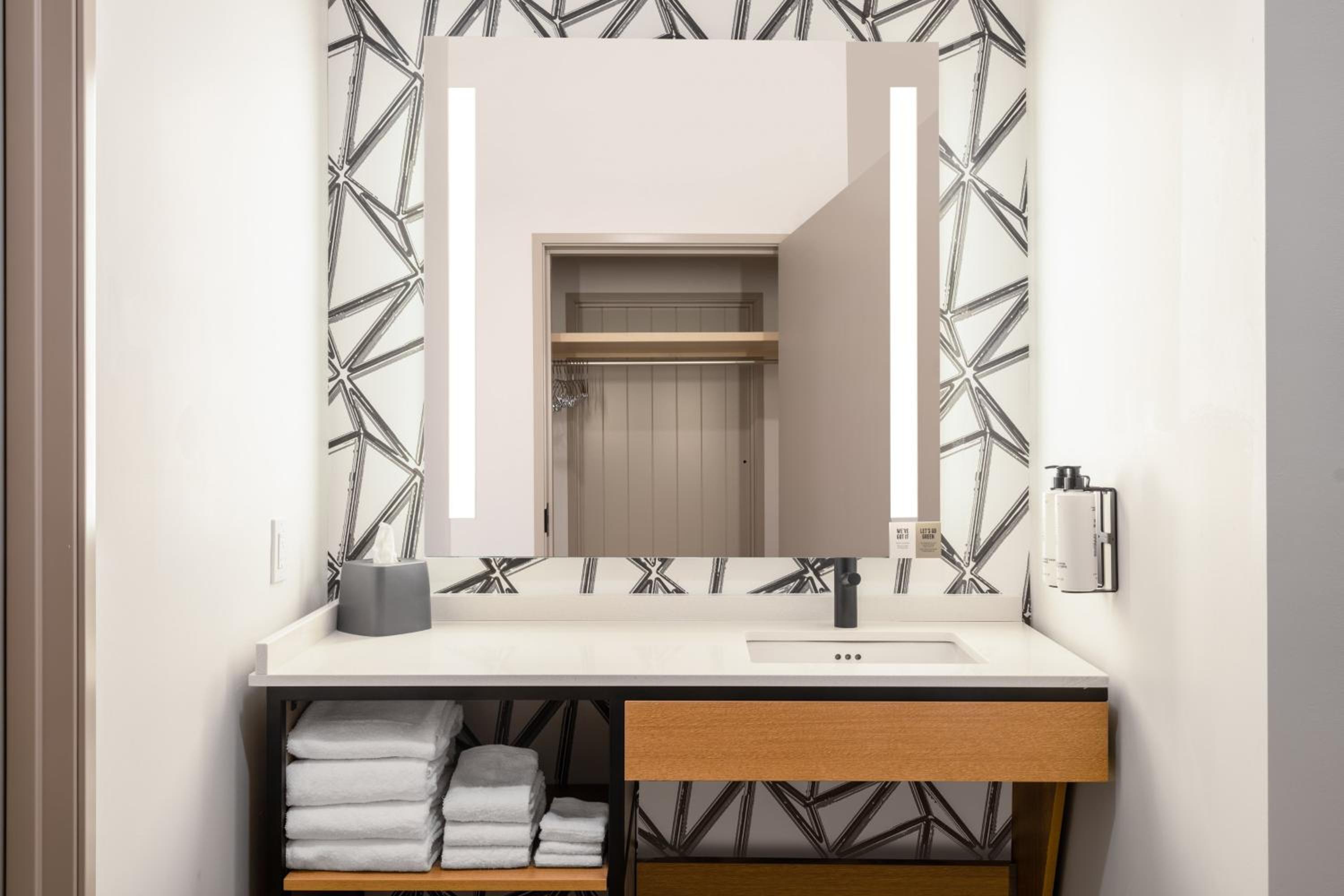 King Studio Suite - Photo 5