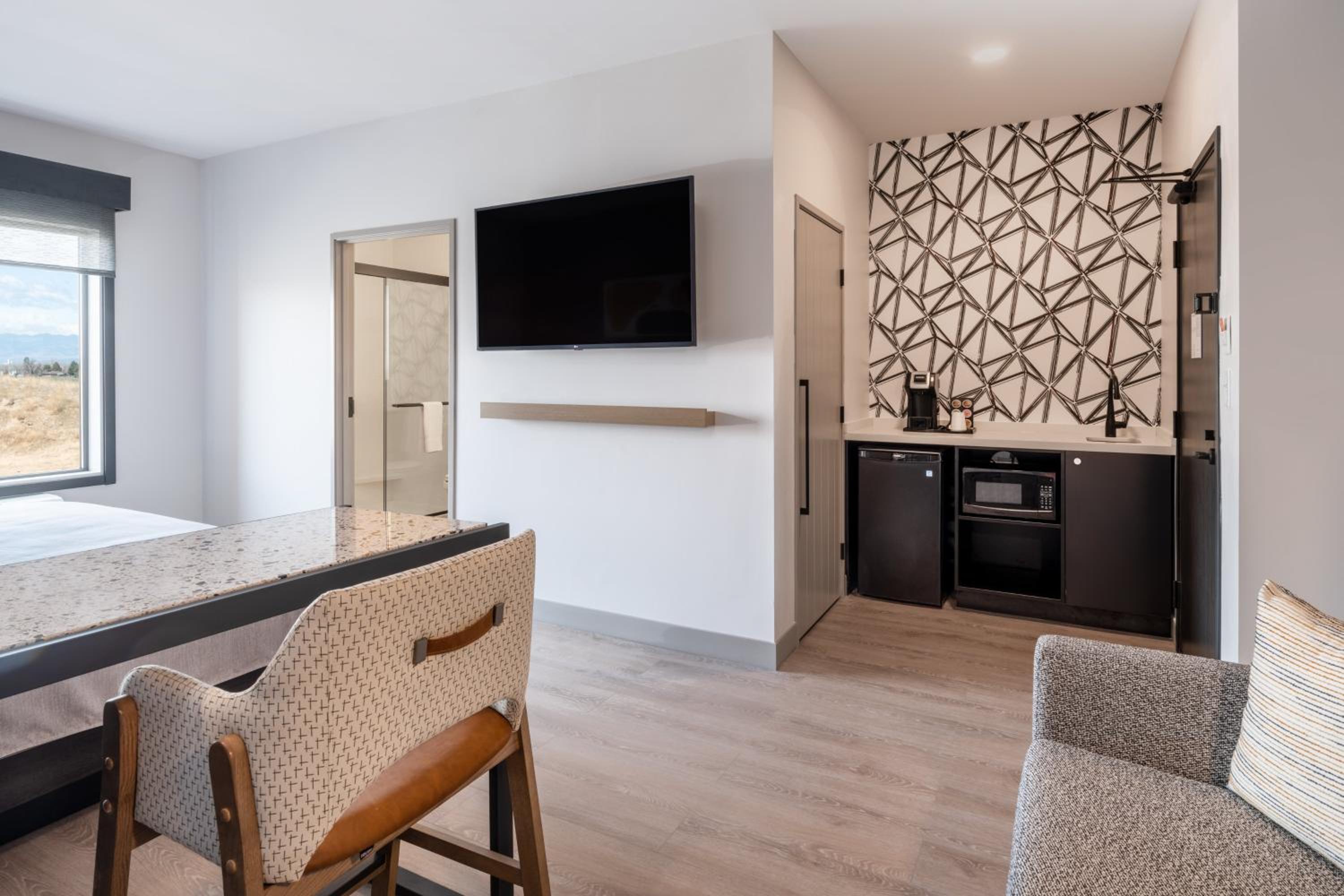 King Studio Suite - Photo 7