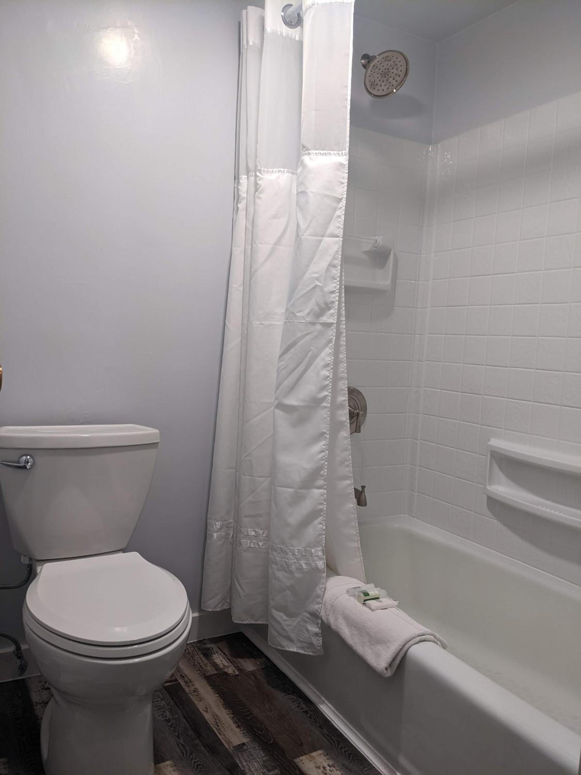 Standard Queen Room photo 3