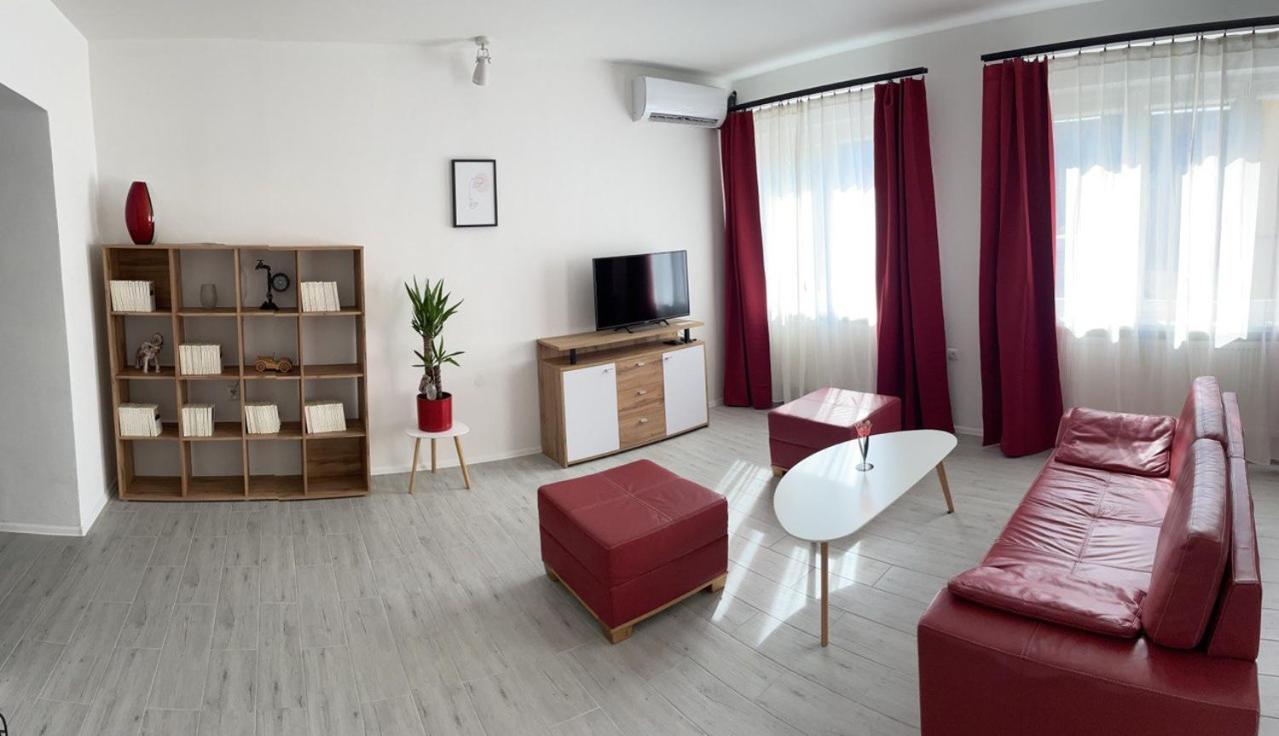 One-Bedroom Apartment - Photo 5