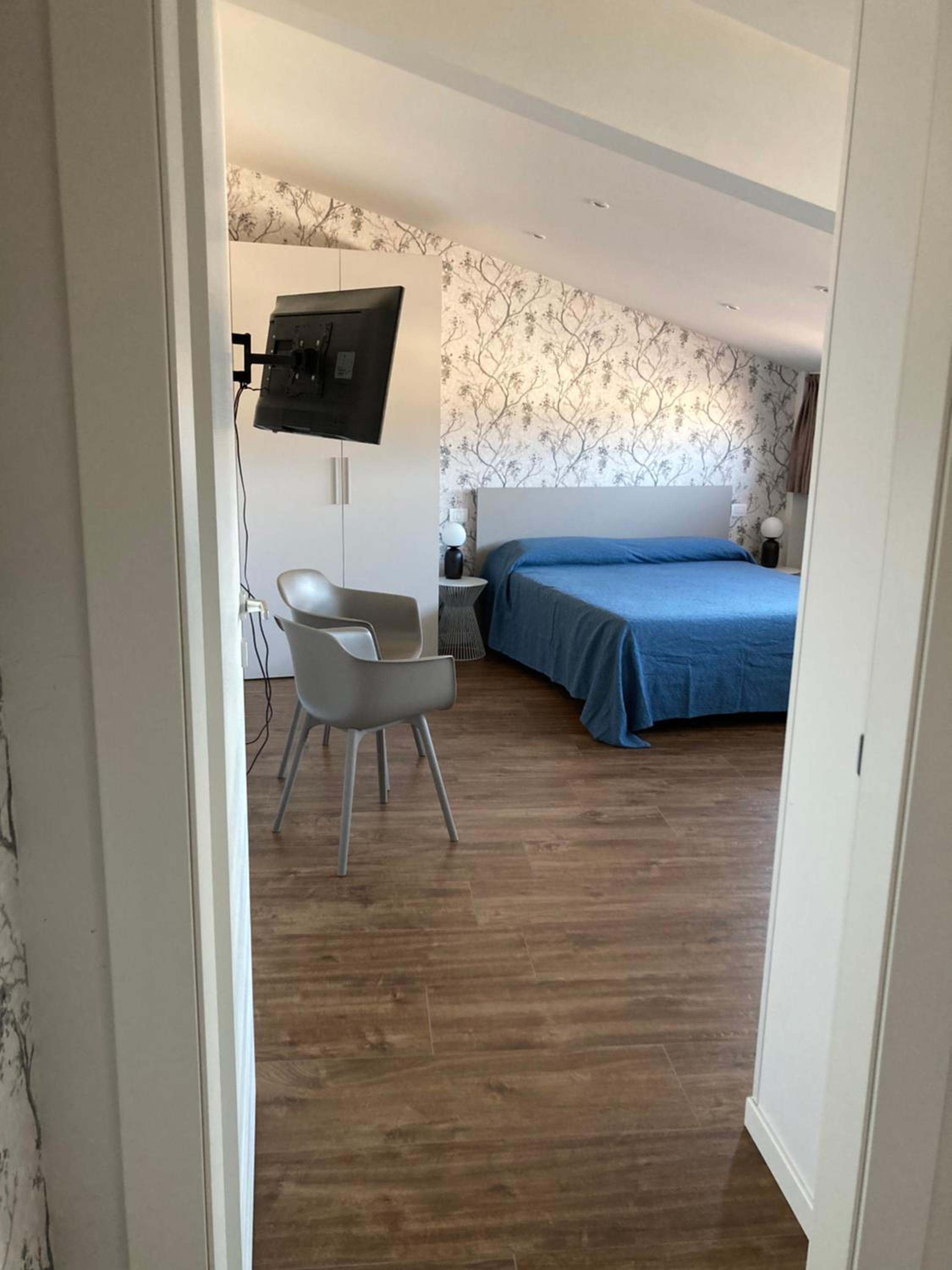 One-Bedroom Apartment - Photo 1