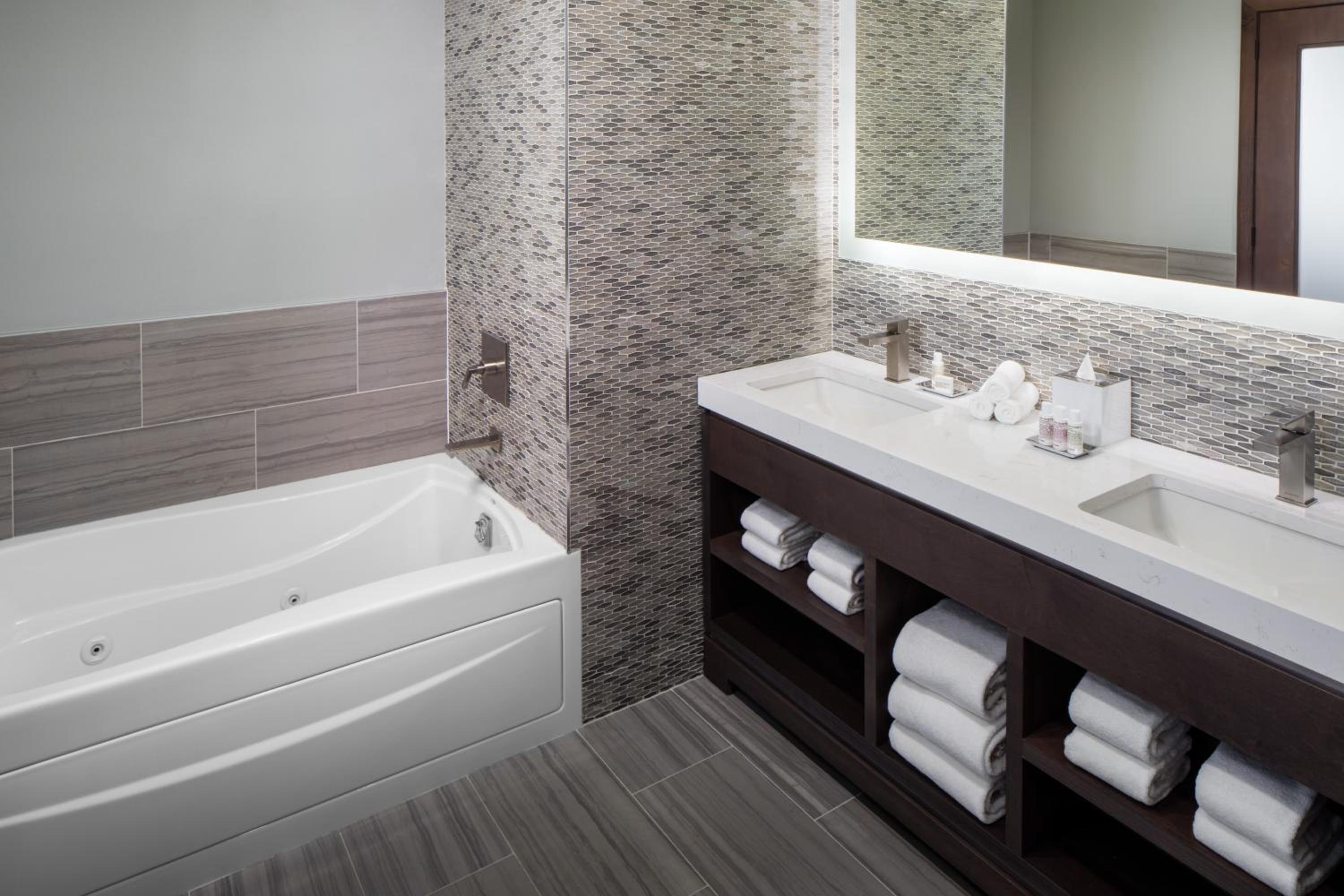 One-Bedroom Suite with Sofa Bed - Photo 4