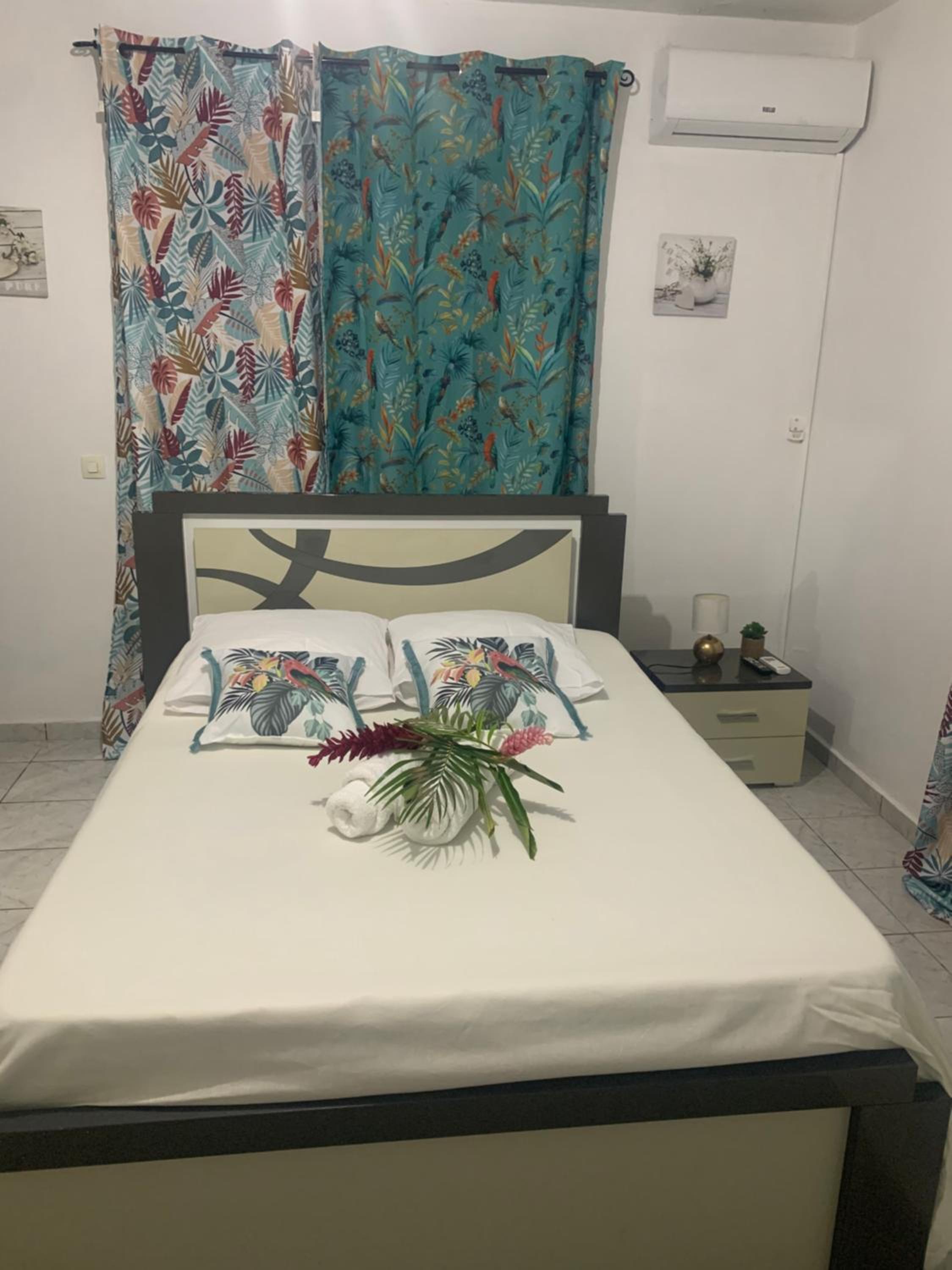 One-Bedroom House - Photo 38