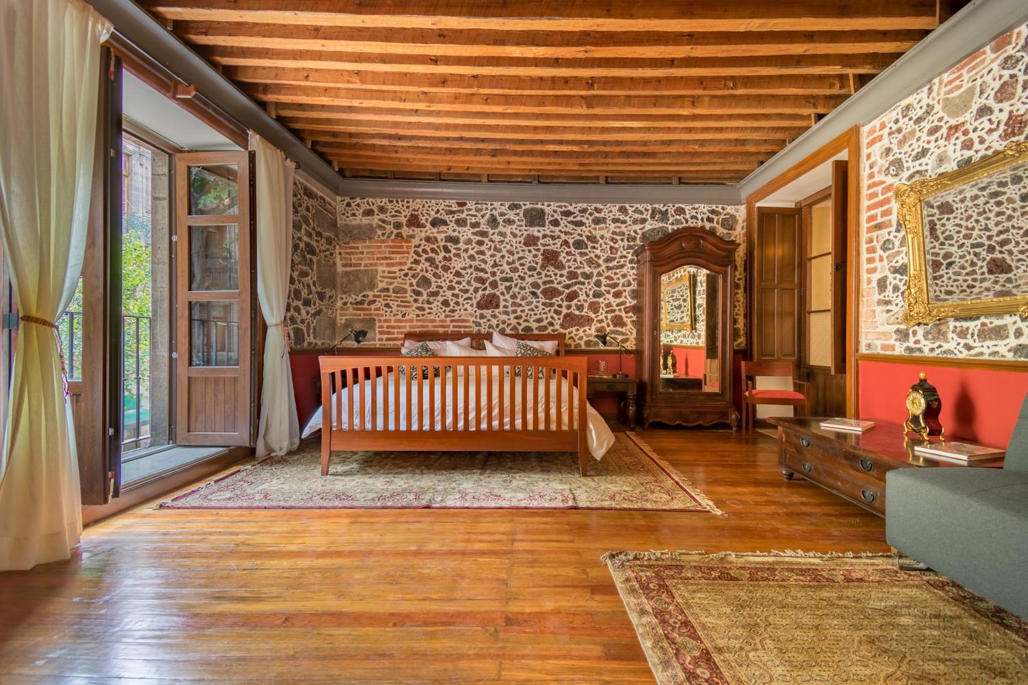 Deluxe King Suite