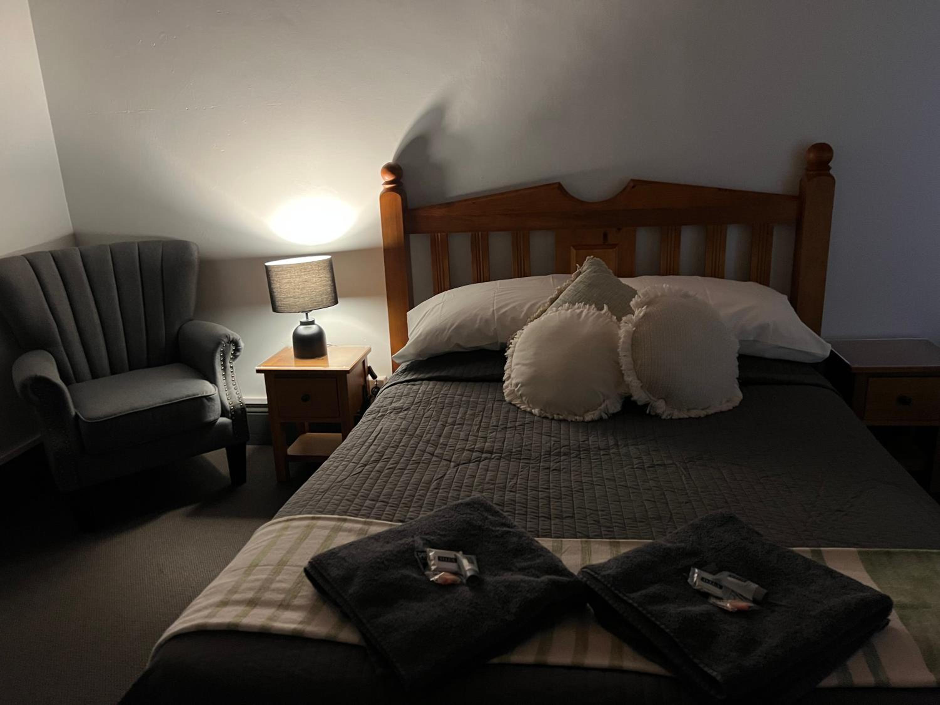 Budget Double Room - Photo 4