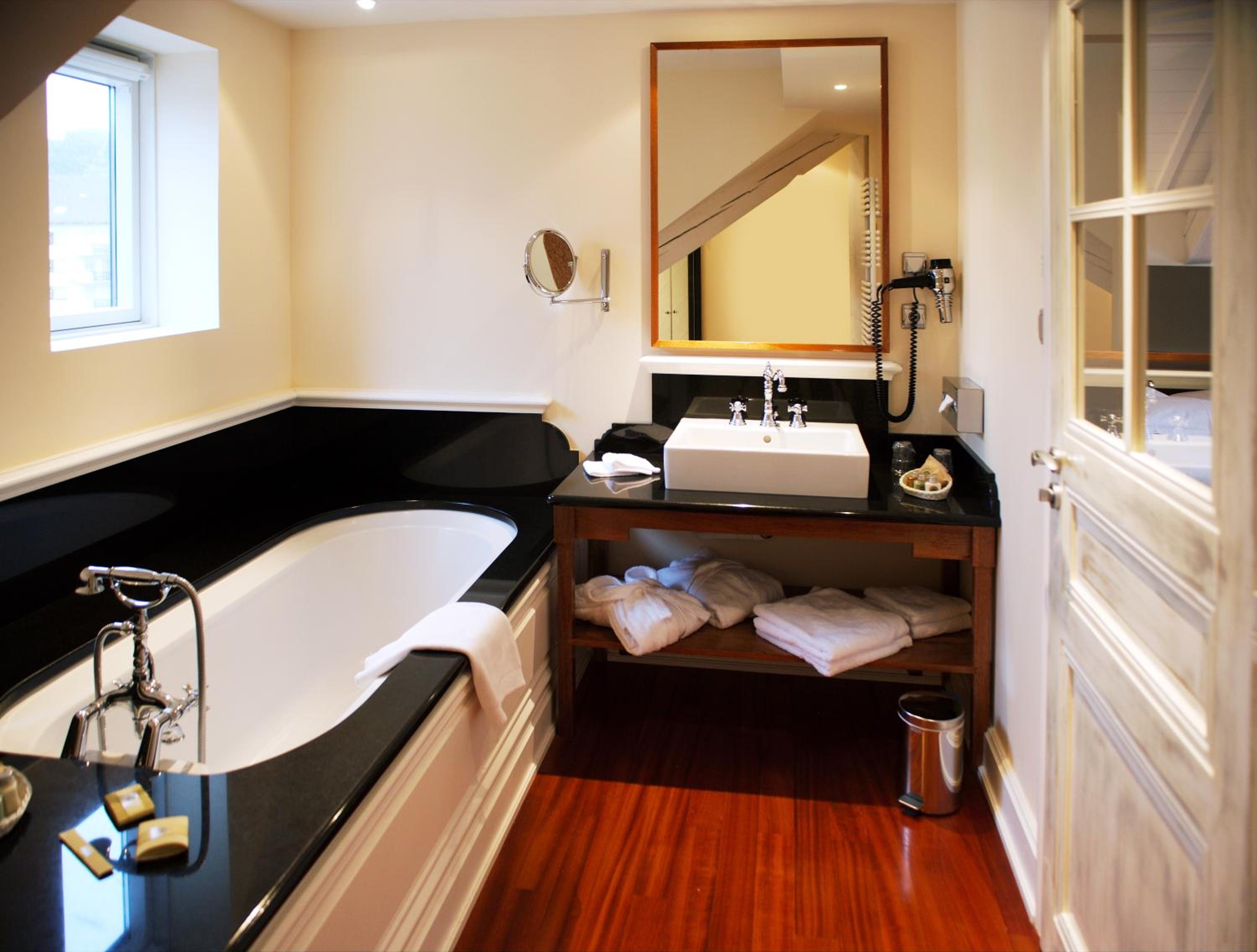 Junior Suite with Lake View - Photo 5