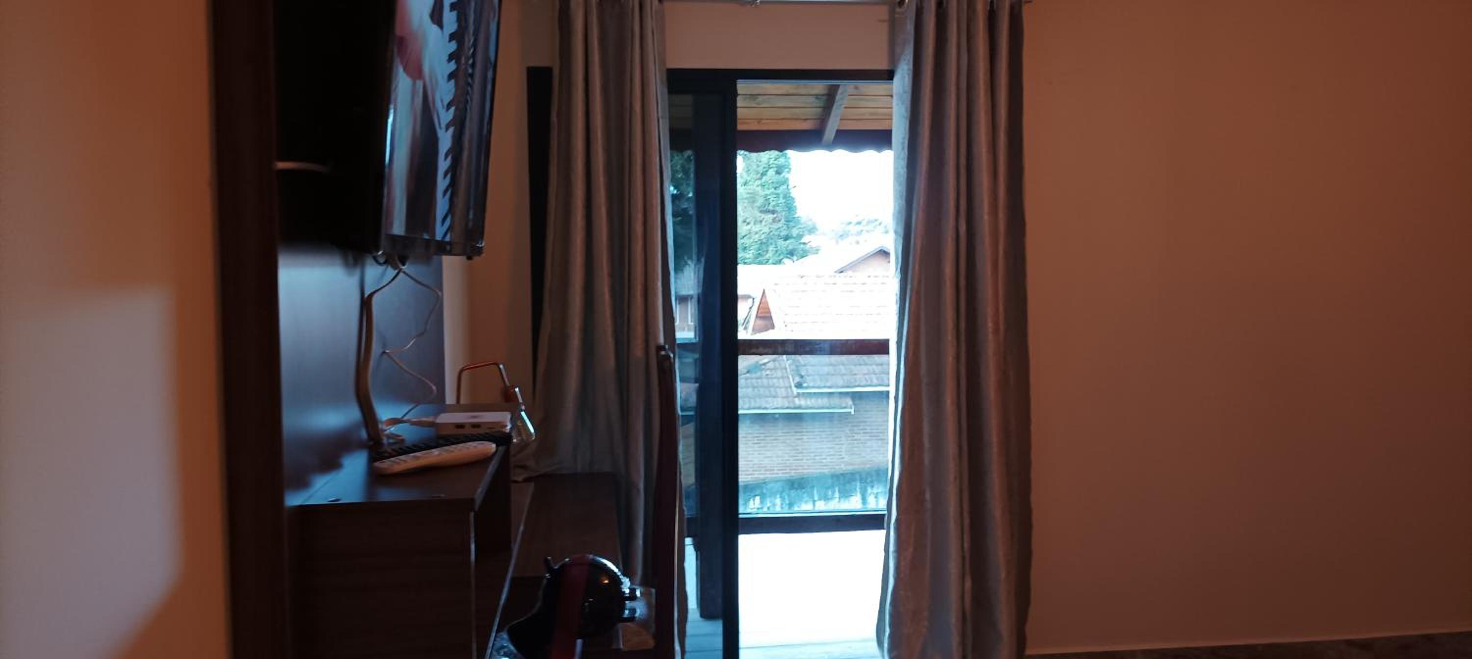 Suite with Balcony - Photo 17
