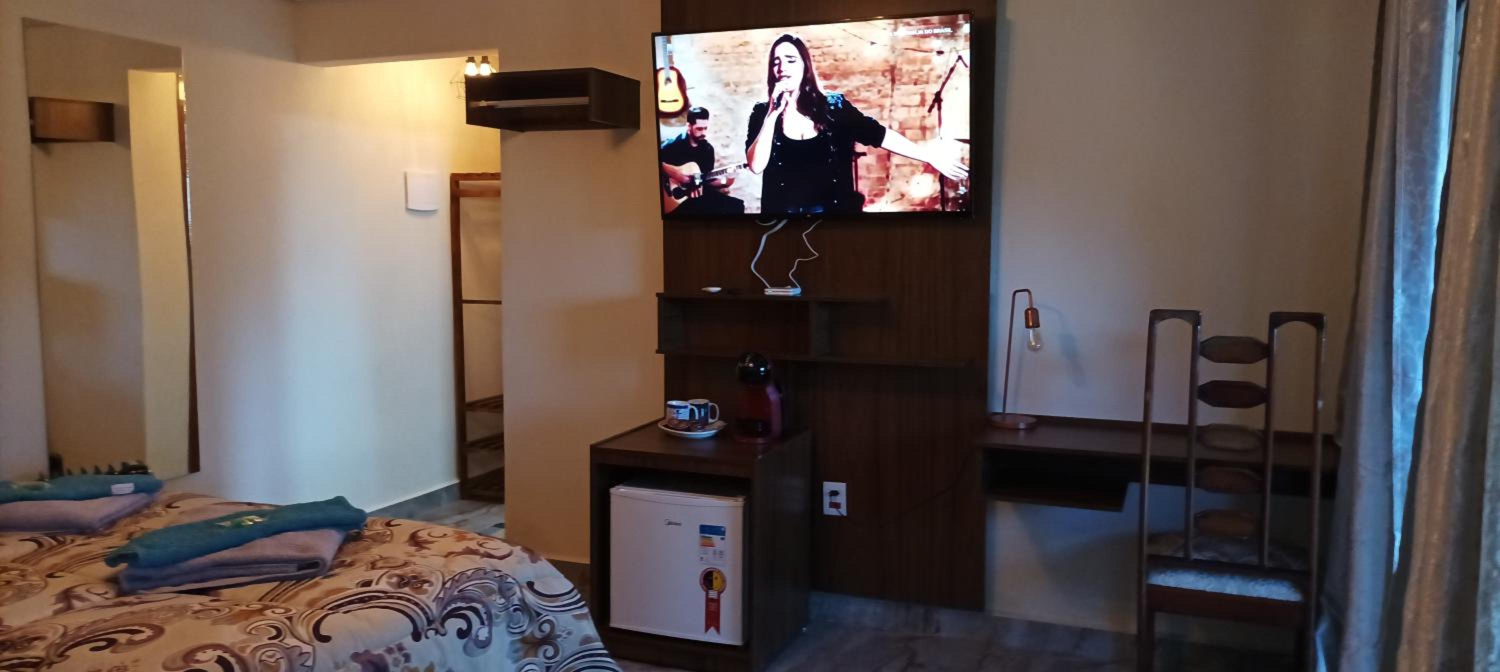Suite with Balcony - Photo 16