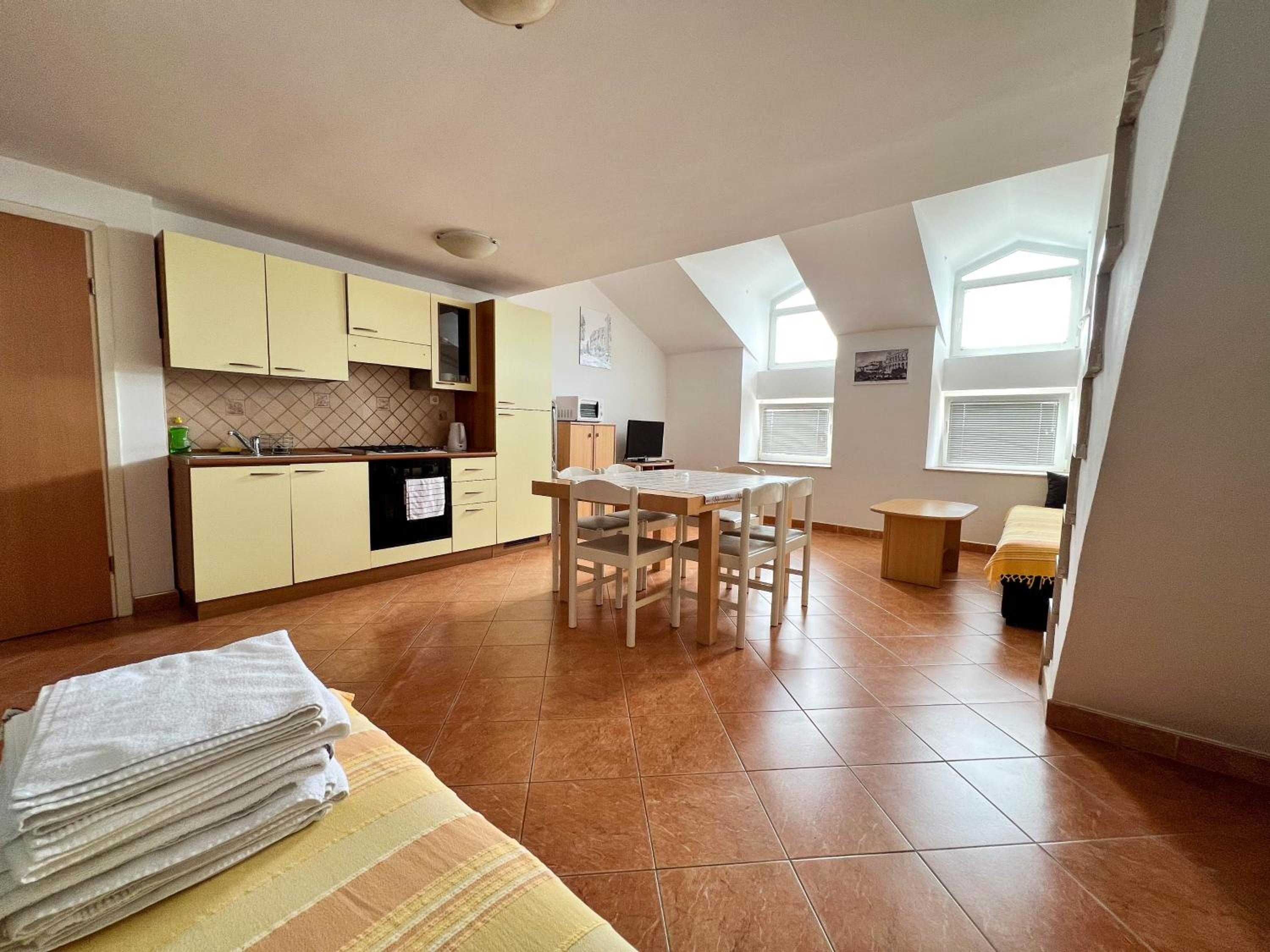 One-Bedroom Duplex Suite - Photo 4