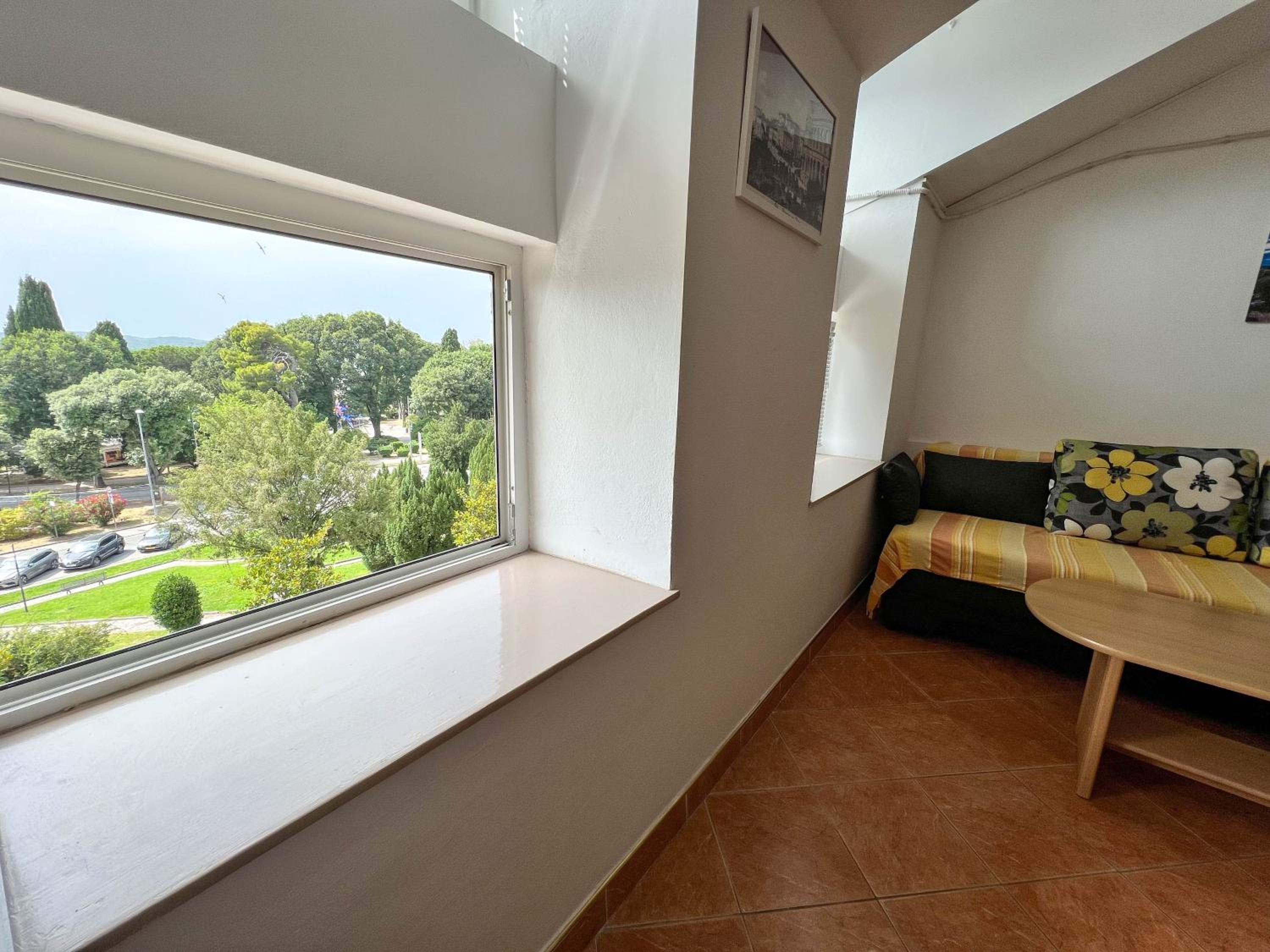 One-Bedroom Duplex Suite - Photo 2