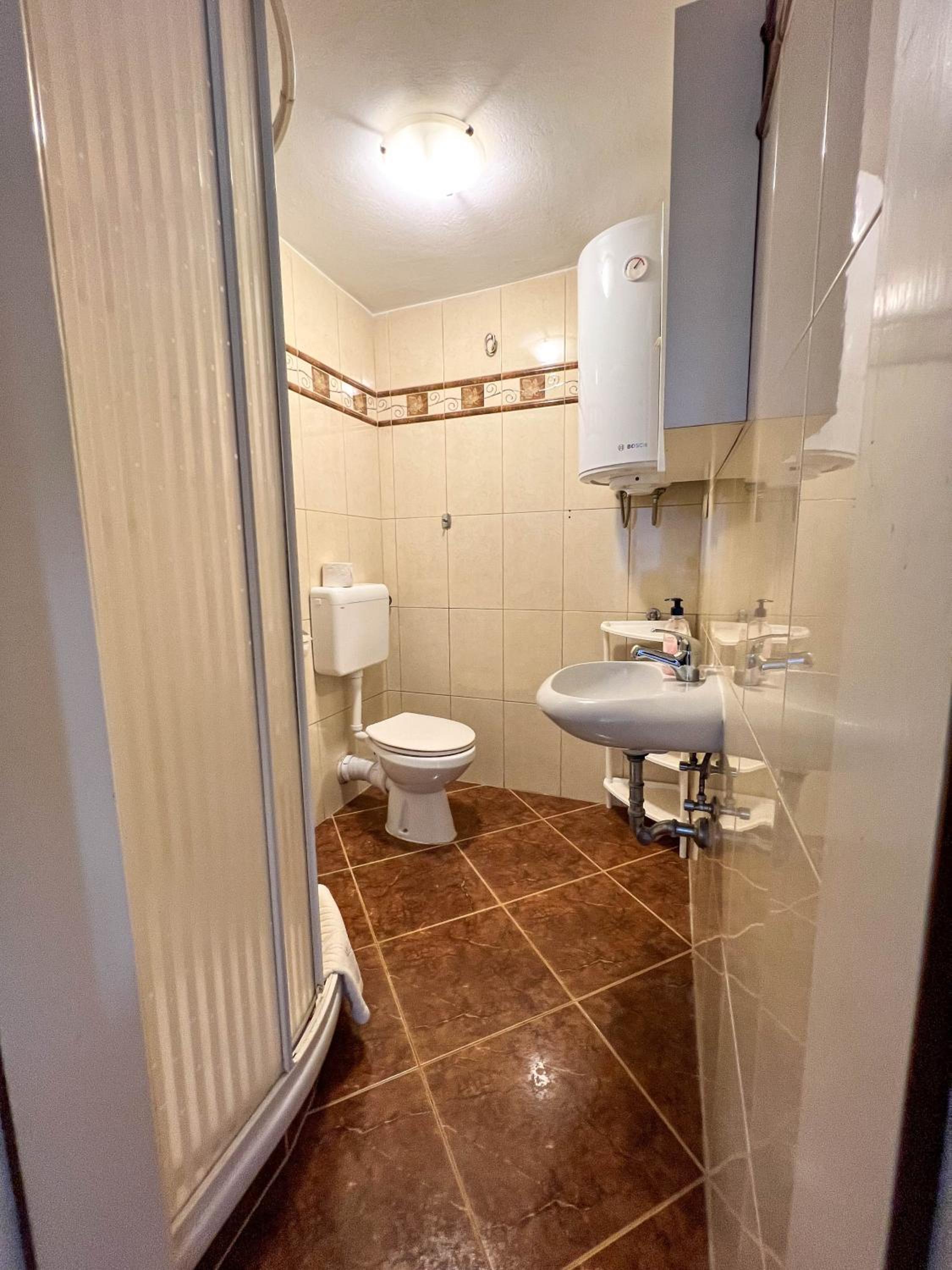 One-Bedroom Duplex Suite - Photo 7