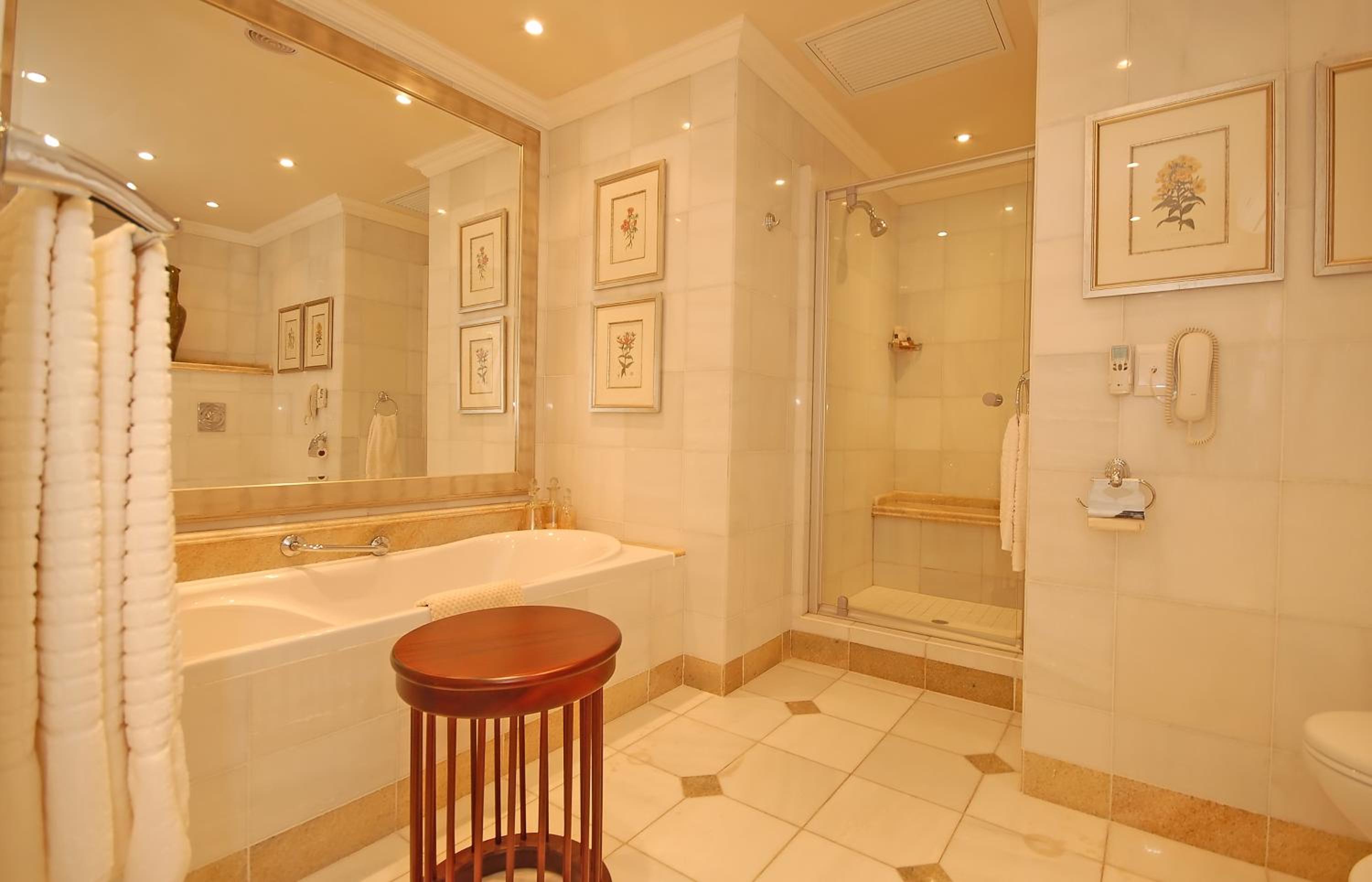 AVANI Deluxe Ocean Suite - Photo 3