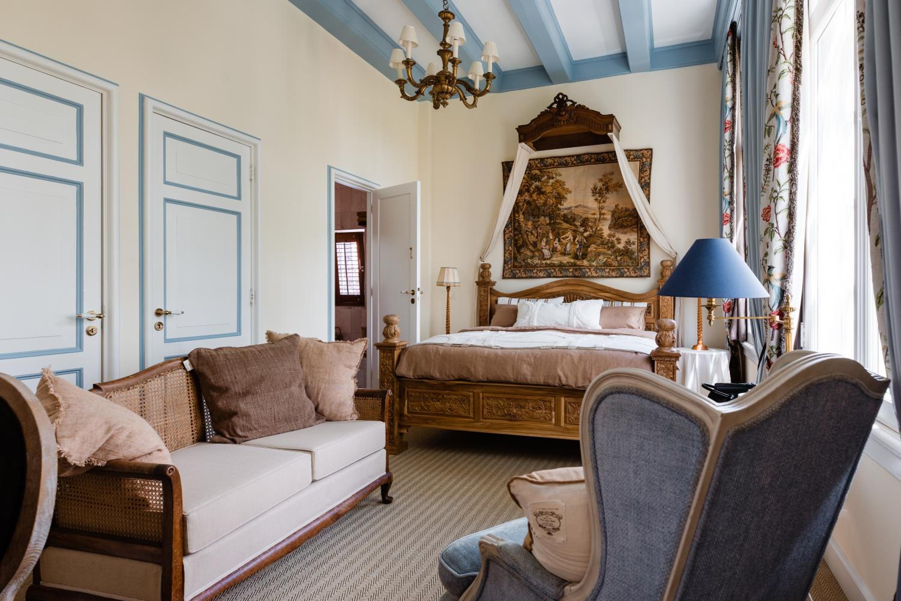 Deluxe Double Room with Bath - Photo 1