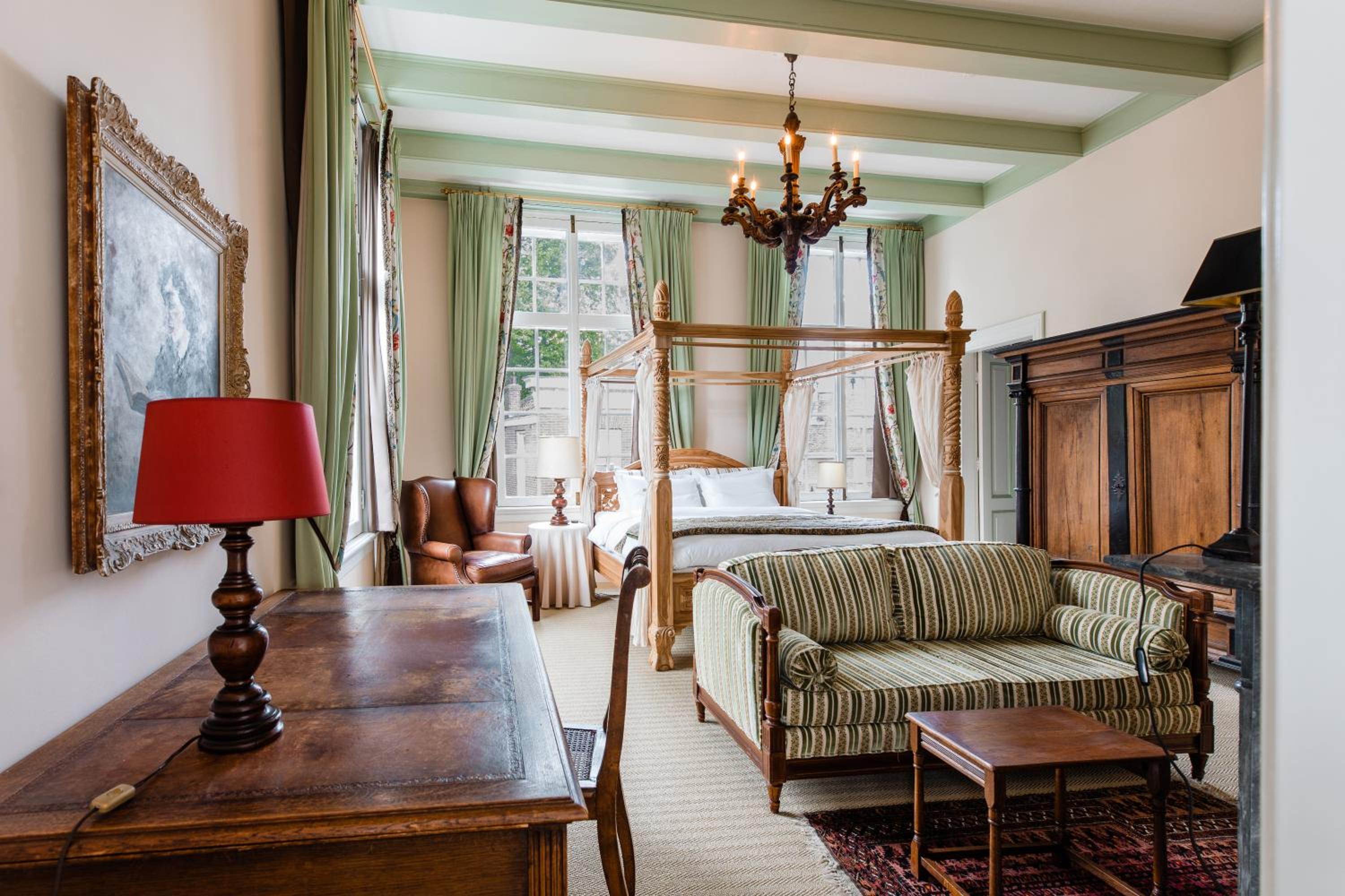 Deluxe Double Room with Balcony - Photo 5