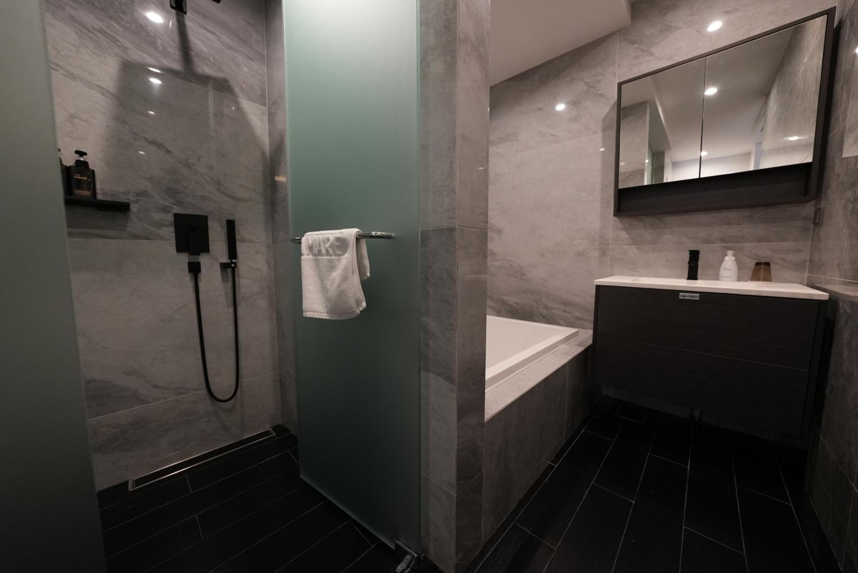 Deluxe Room - Photo 9