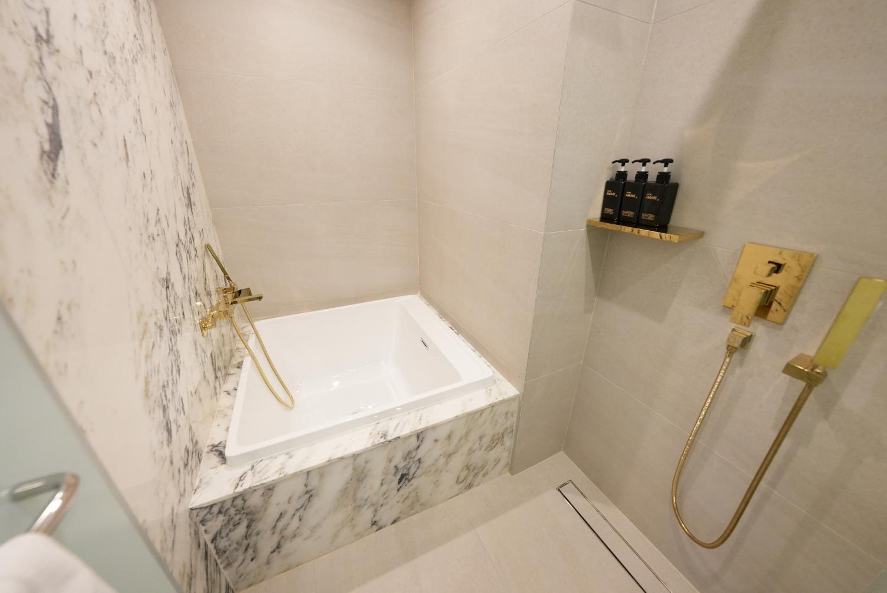 Deluxe Room - Photo 11